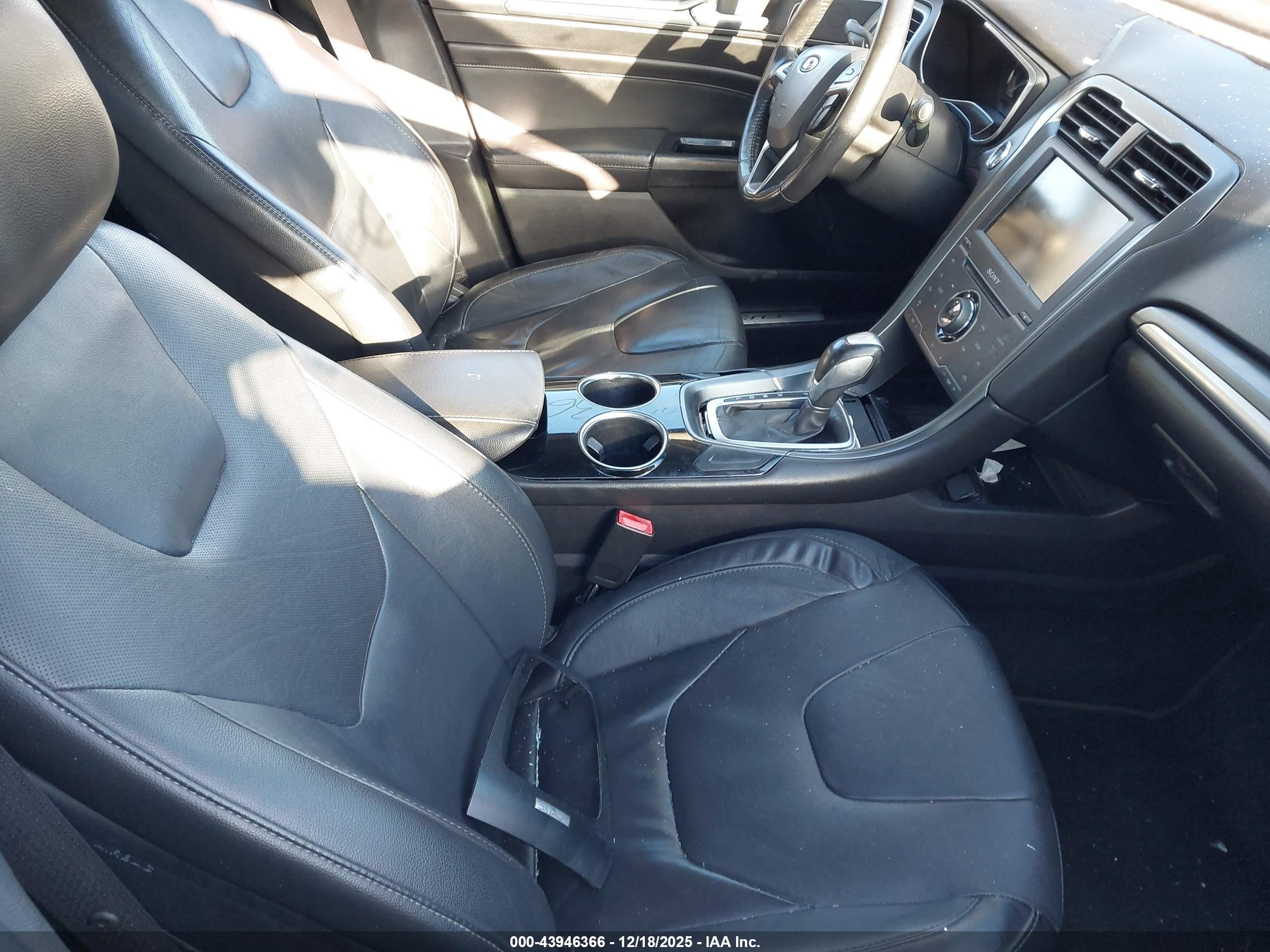 FORD FUSION image 5