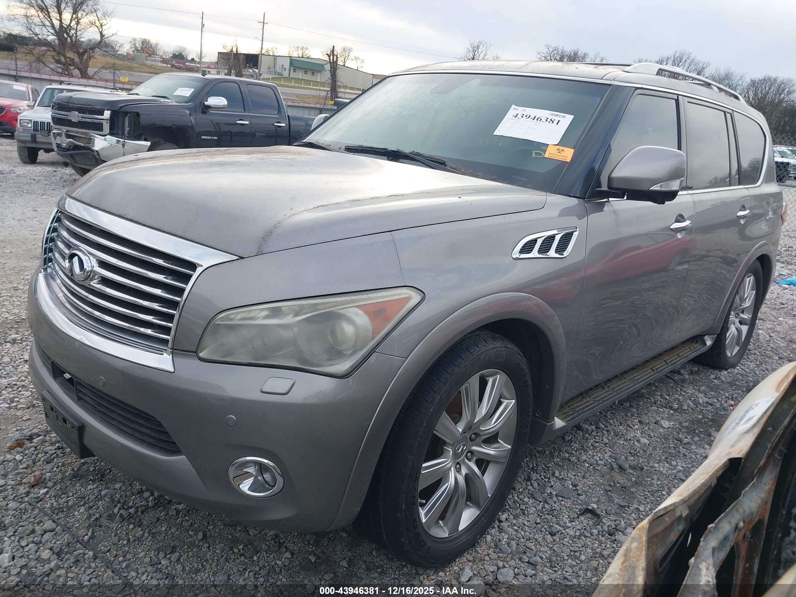 INFINITI QX56 image 2