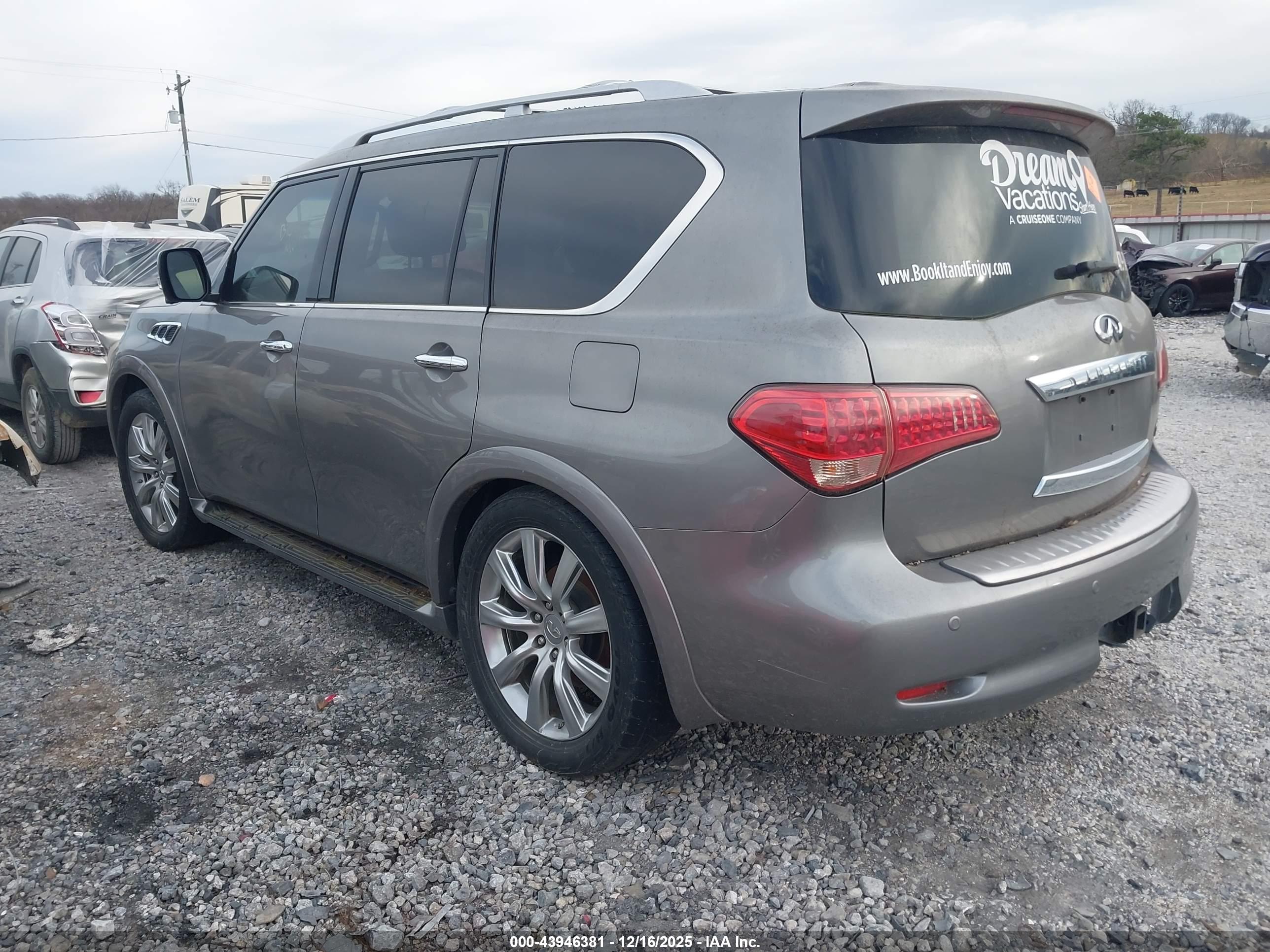 INFINITI QX56 image 3