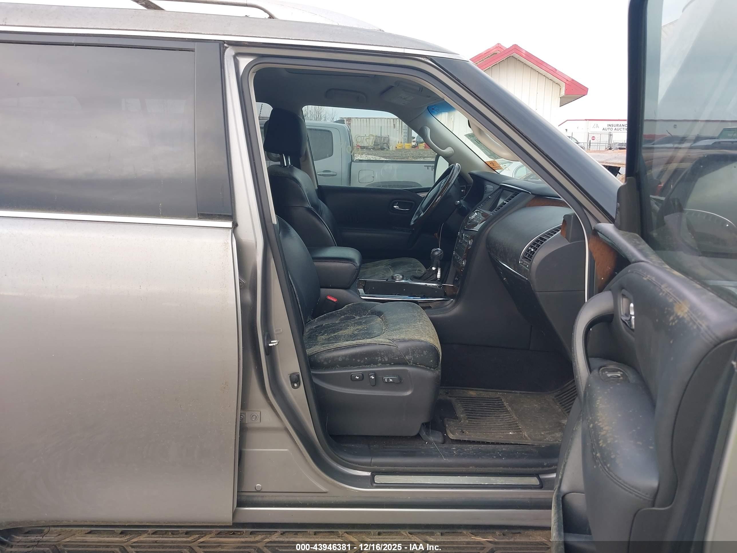 INFINITI QX56 image 5