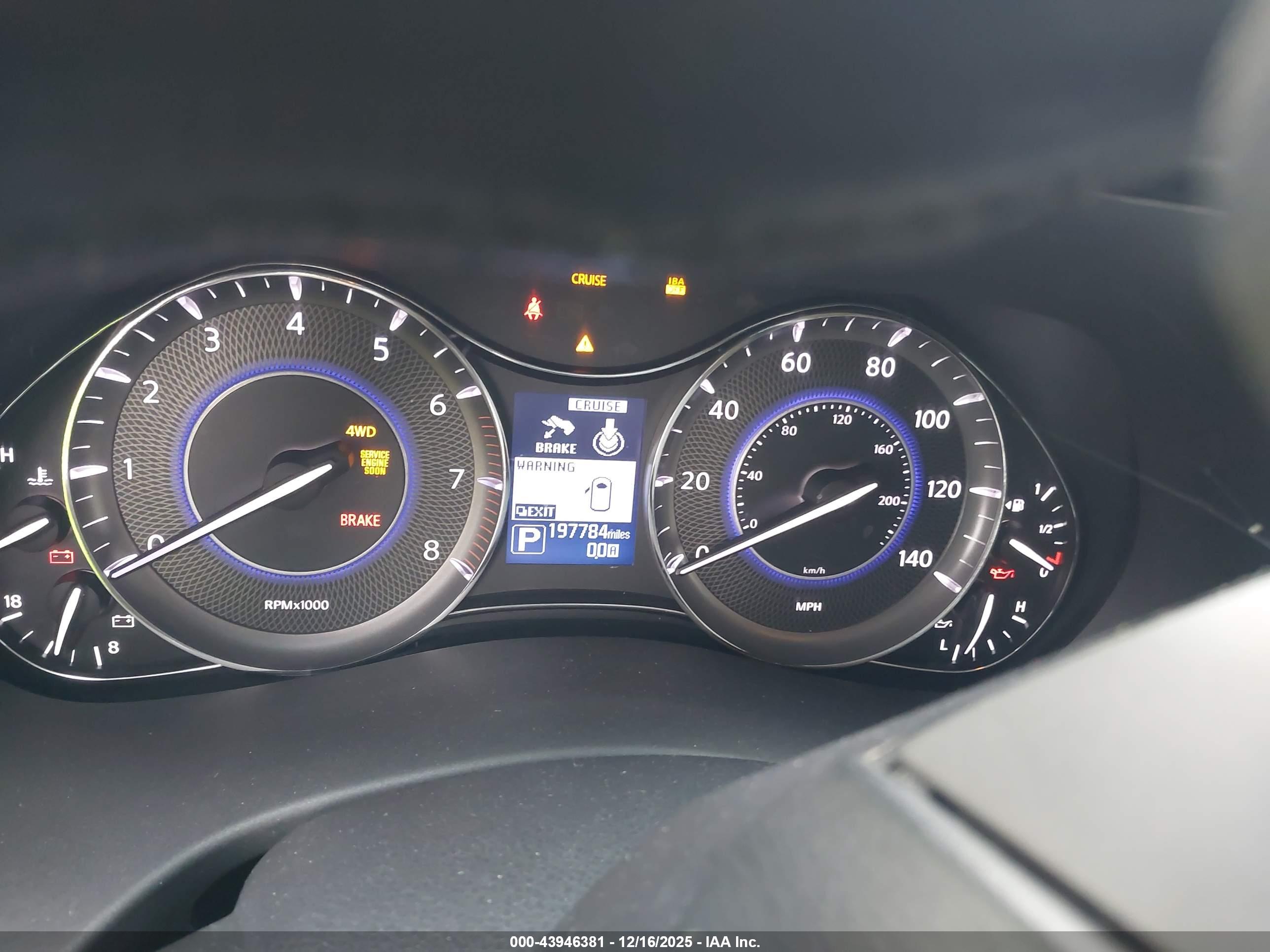INFINITI QX56 image 7