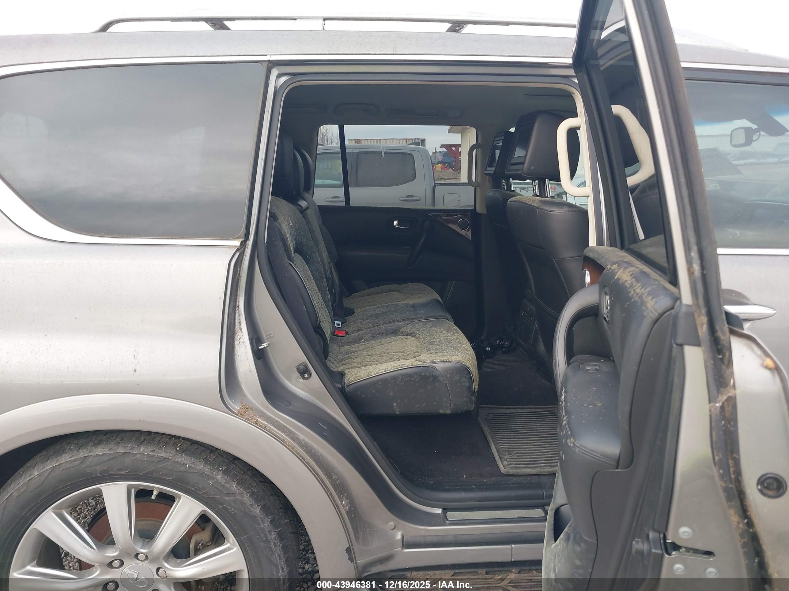 INFINITI QX56 image 8