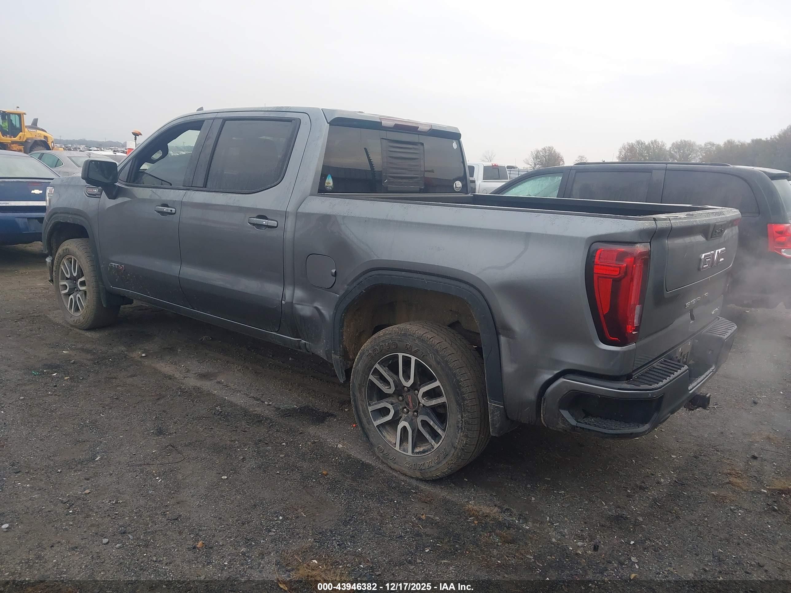 GMC SIERRA image 3