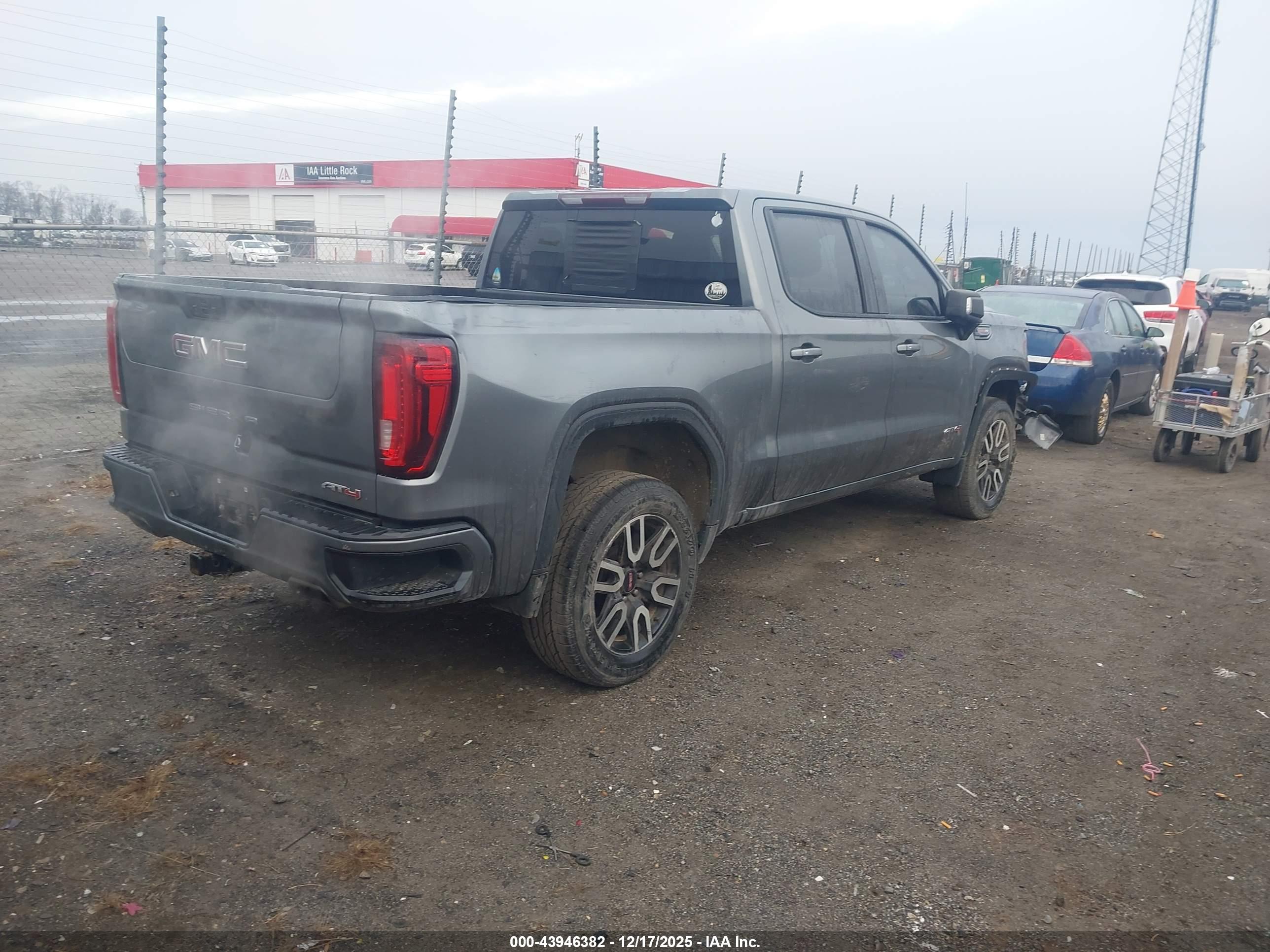GMC SIERRA image 4
