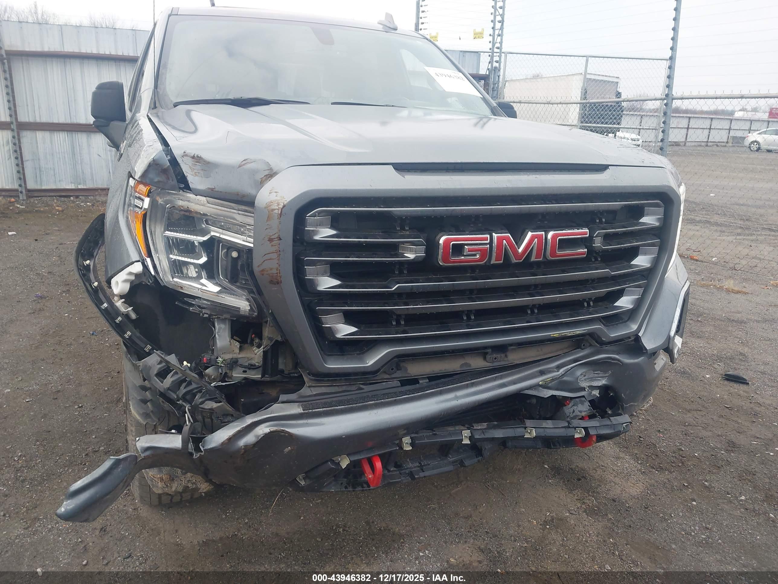 GMC SIERRA image 6