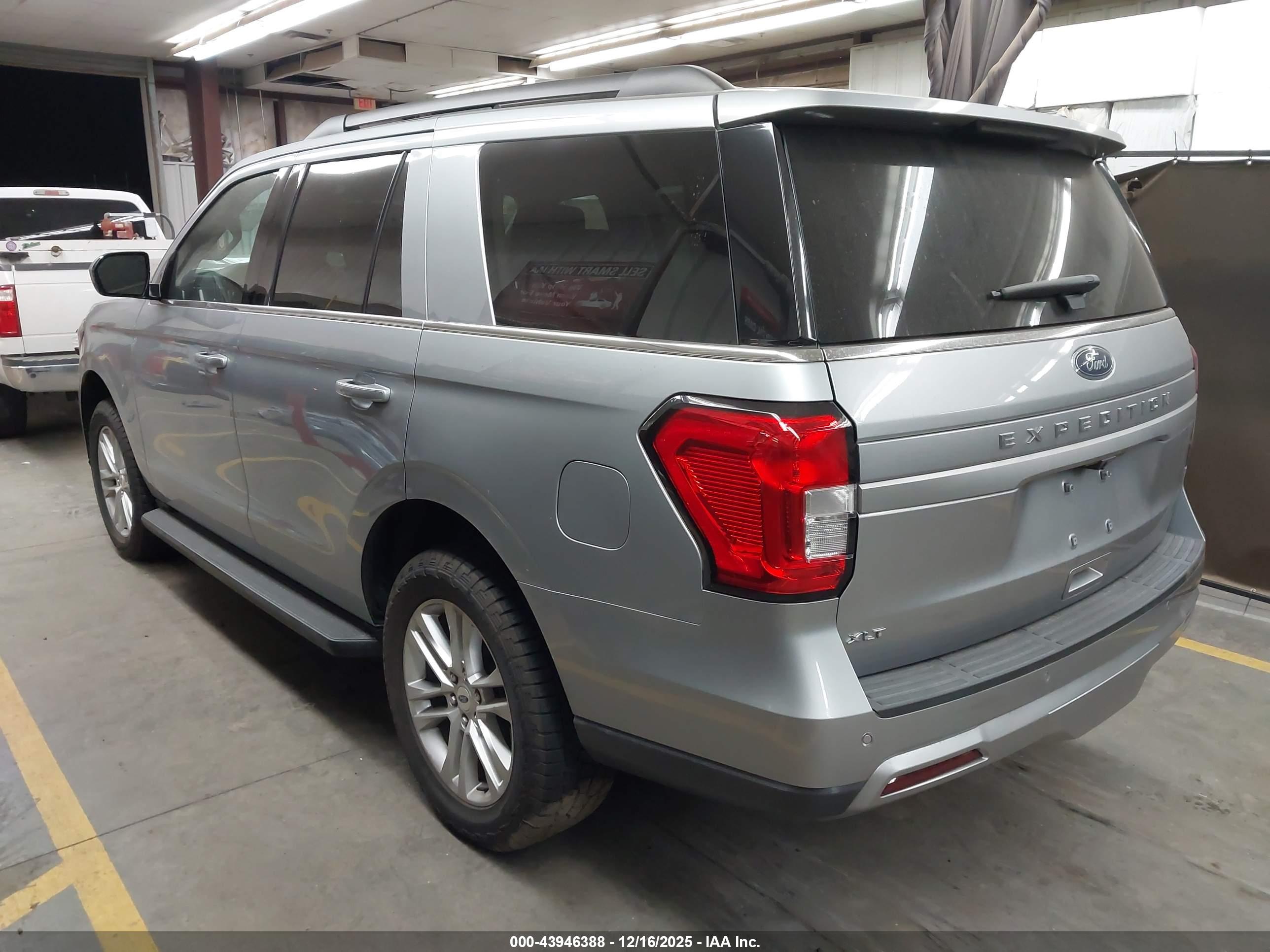 FORD EXPEDITION image 3