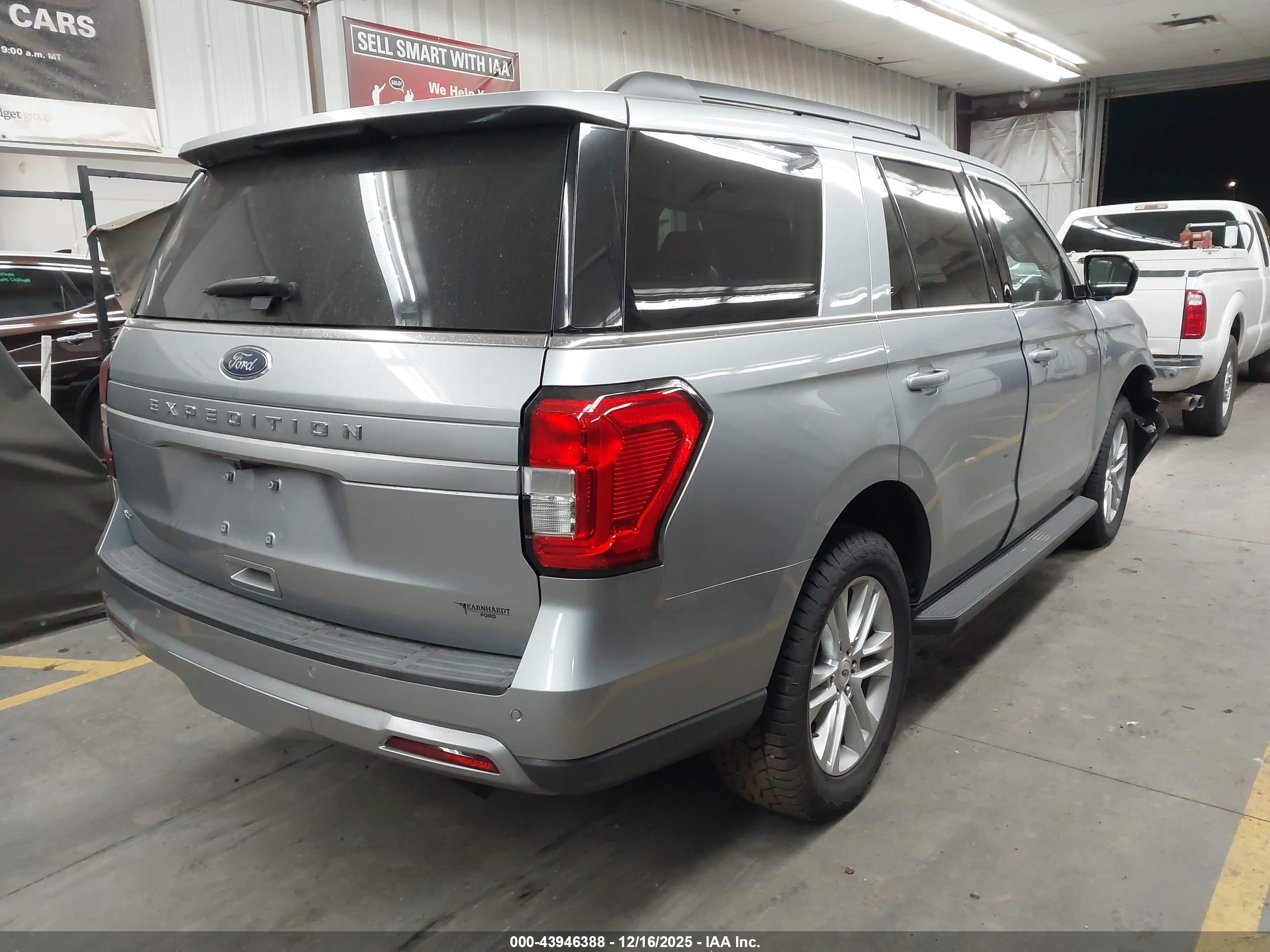 FORD EXPEDITION image 4