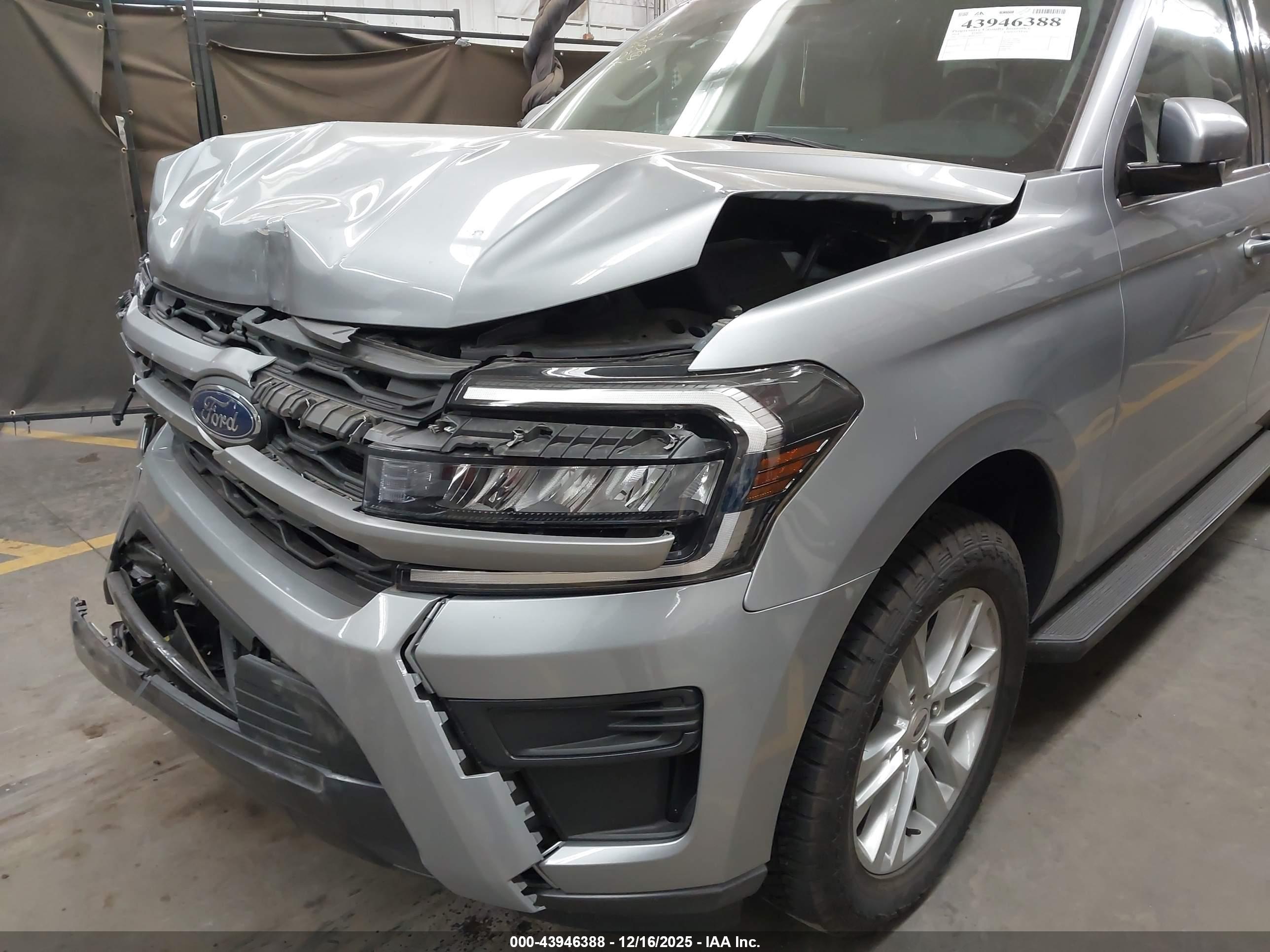 FORD EXPEDITION image 6
