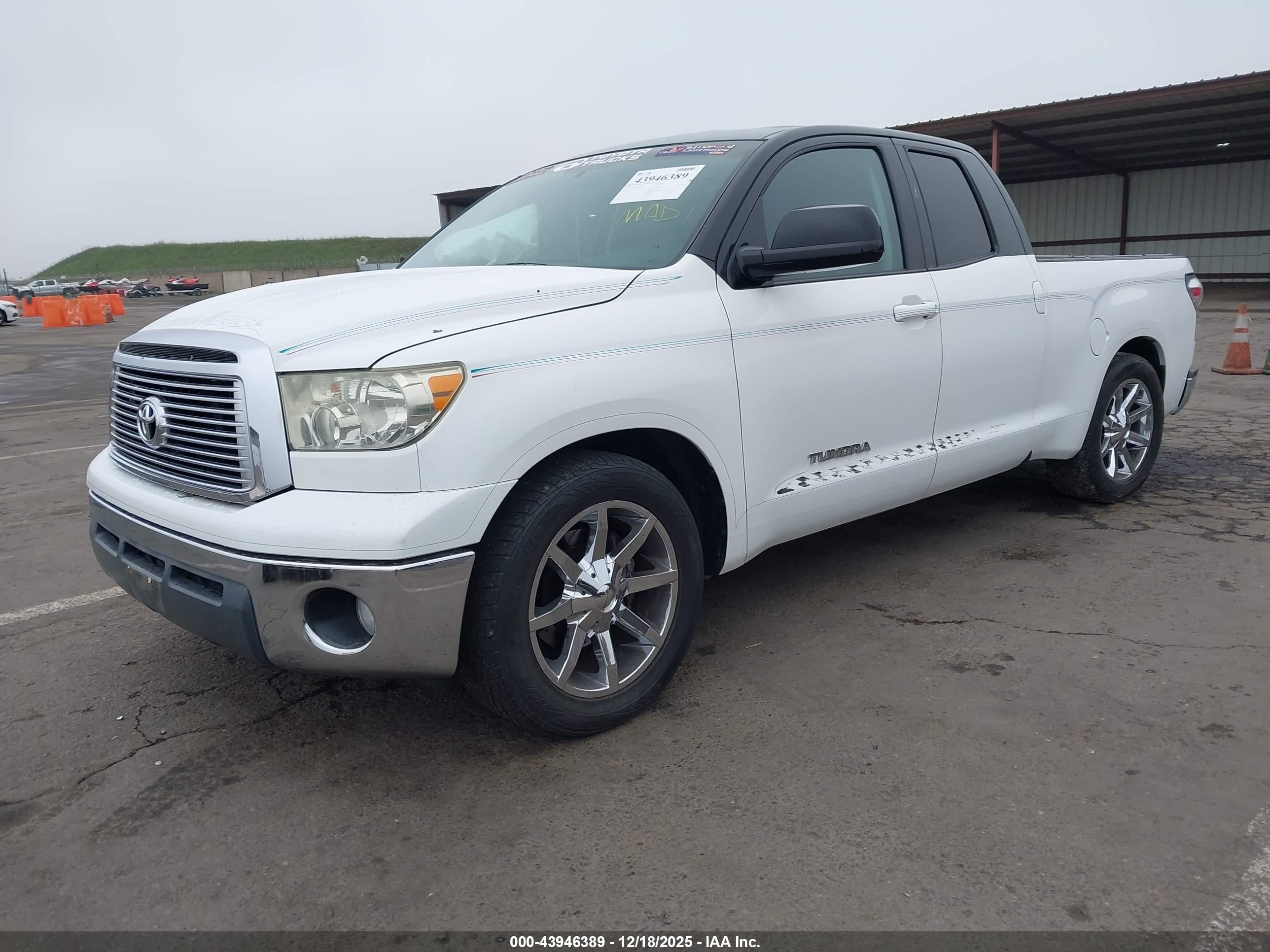 TOYOTA TUNDRA image 2