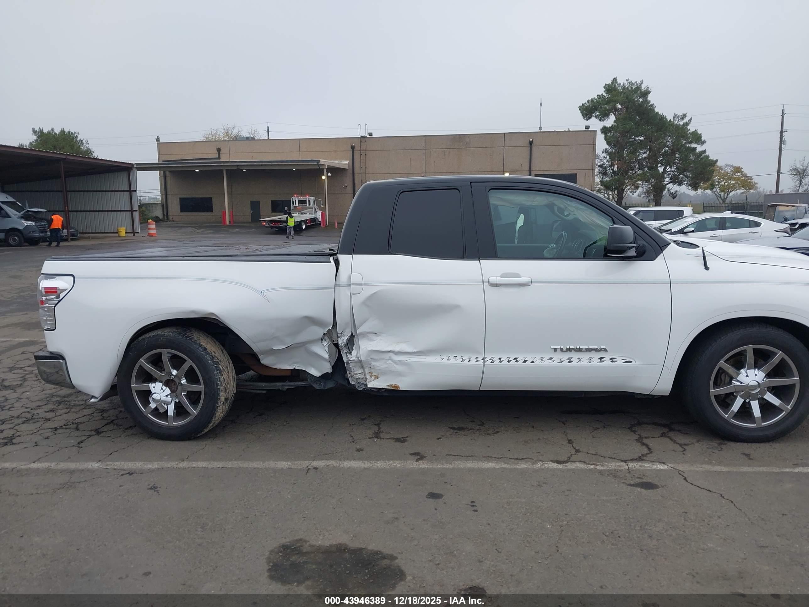 TOYOTA TUNDRA image 6