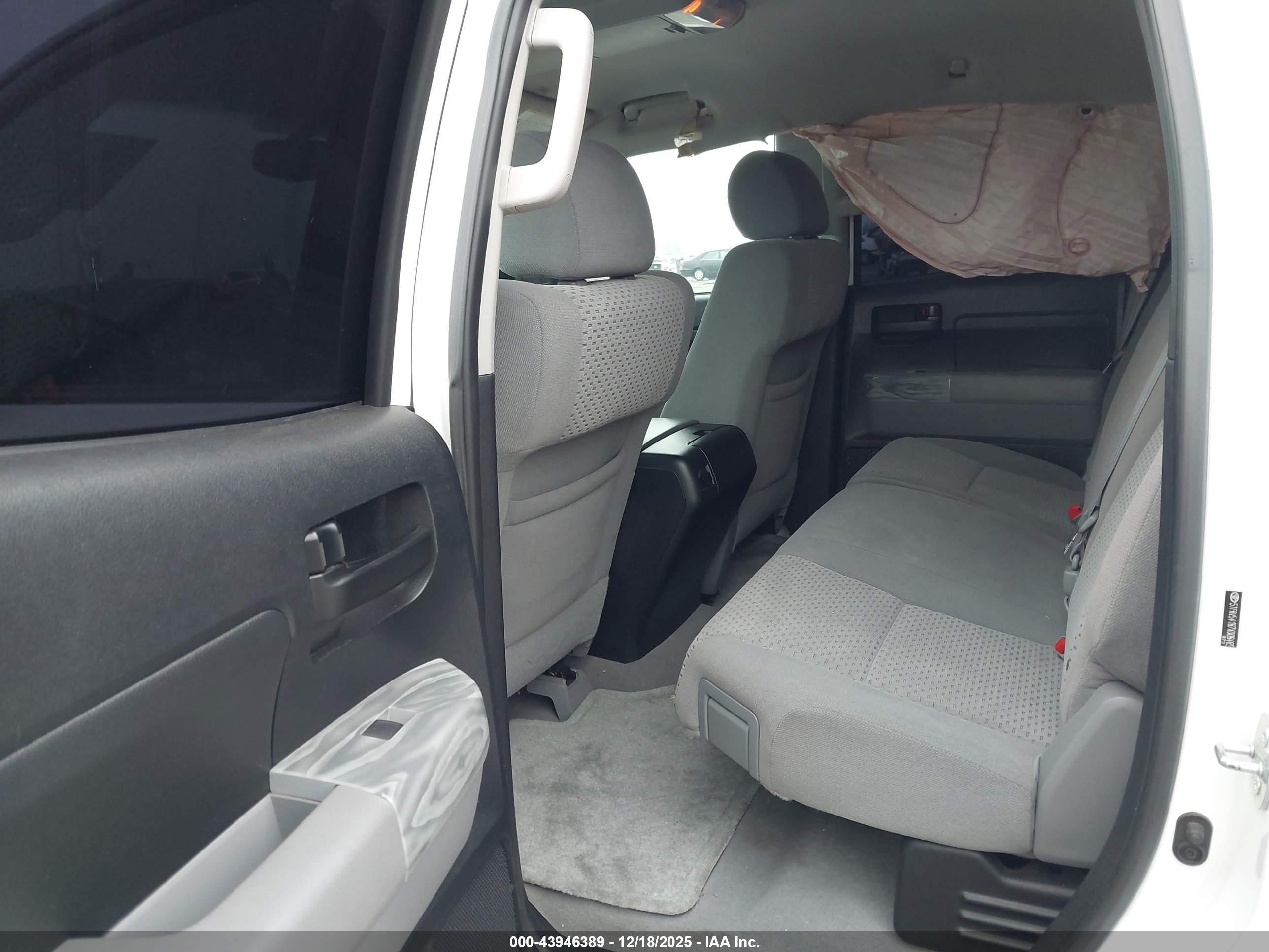 TOYOTA TUNDRA image 8