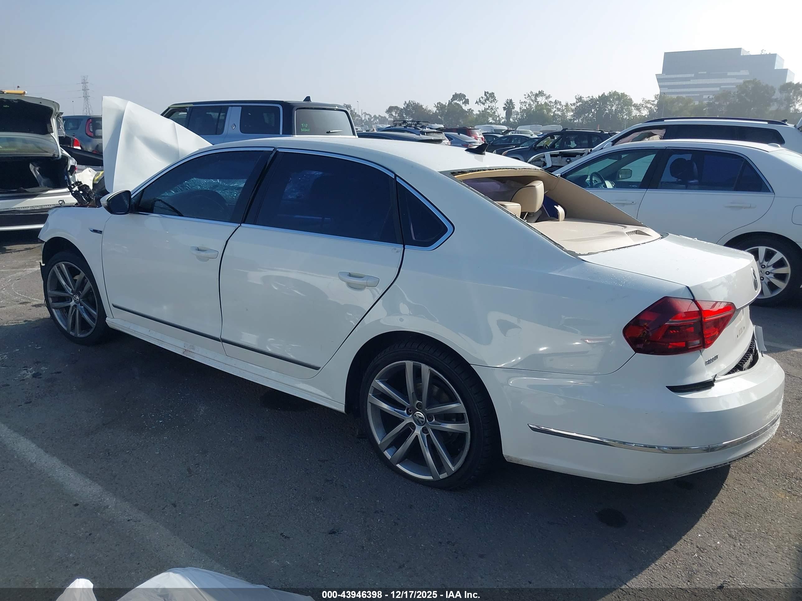 VOLKSWAGEN PASSAT image 3