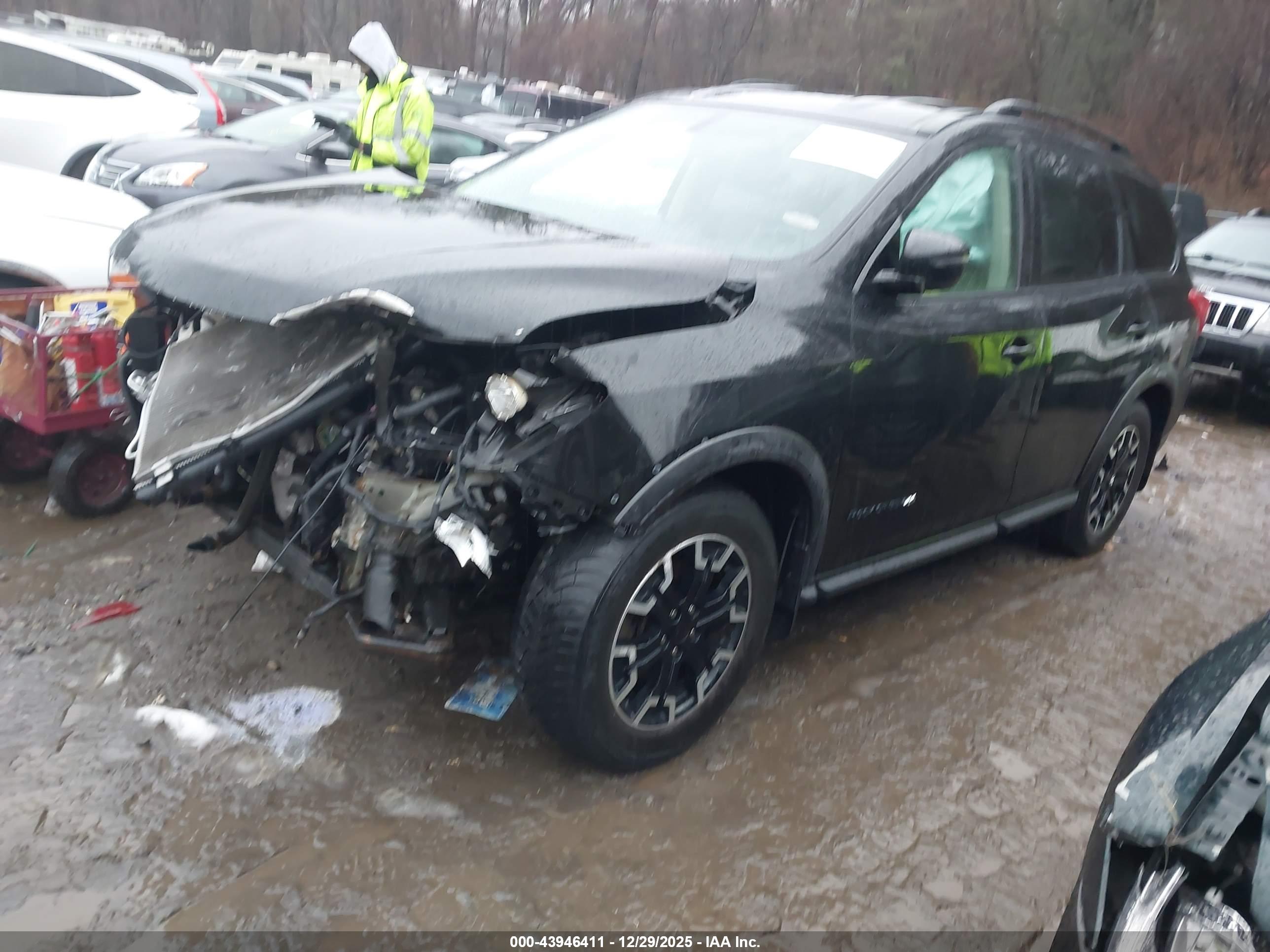 NISSAN PATHFINDER image 2