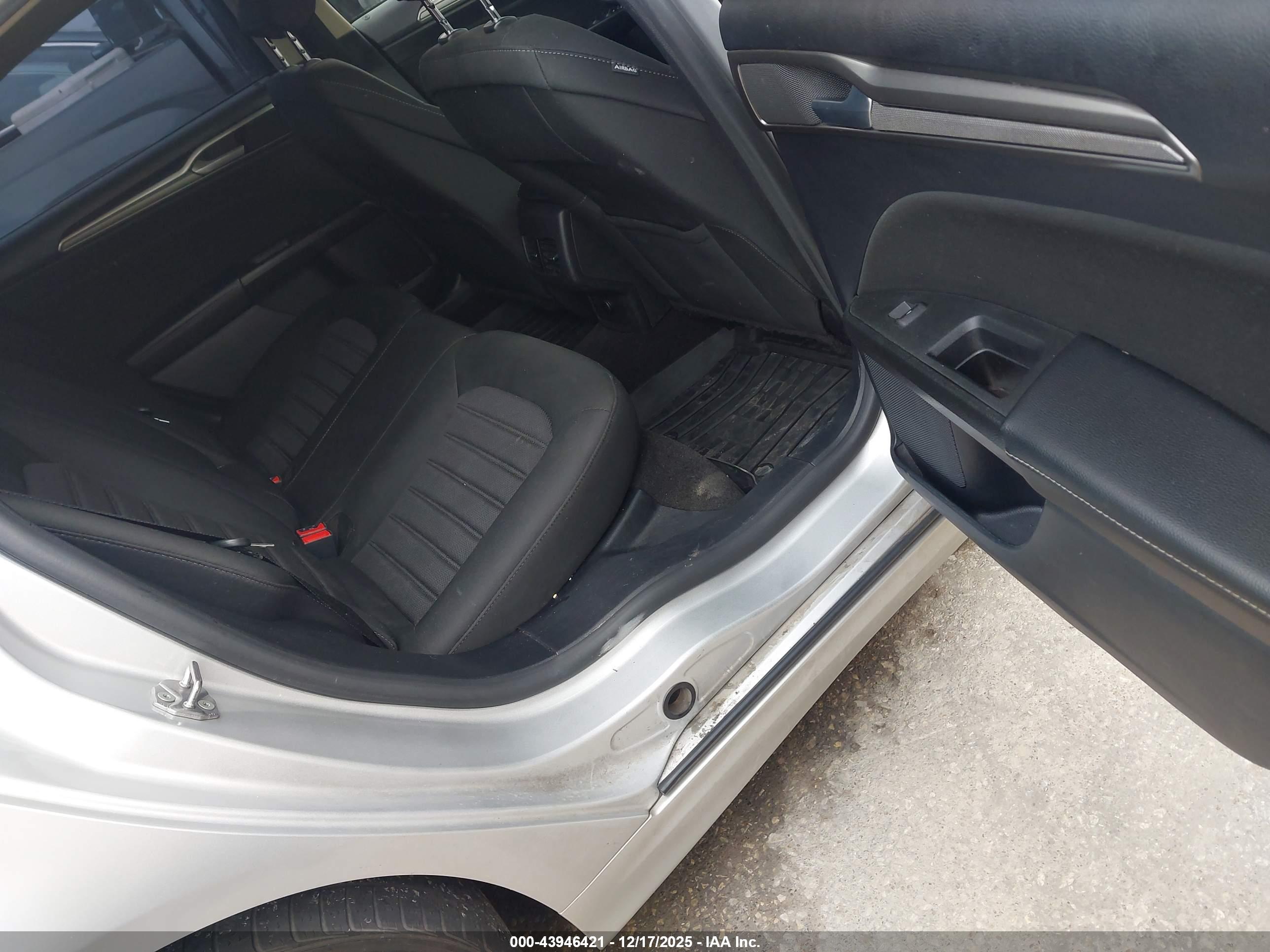 FORD FUSION image 8