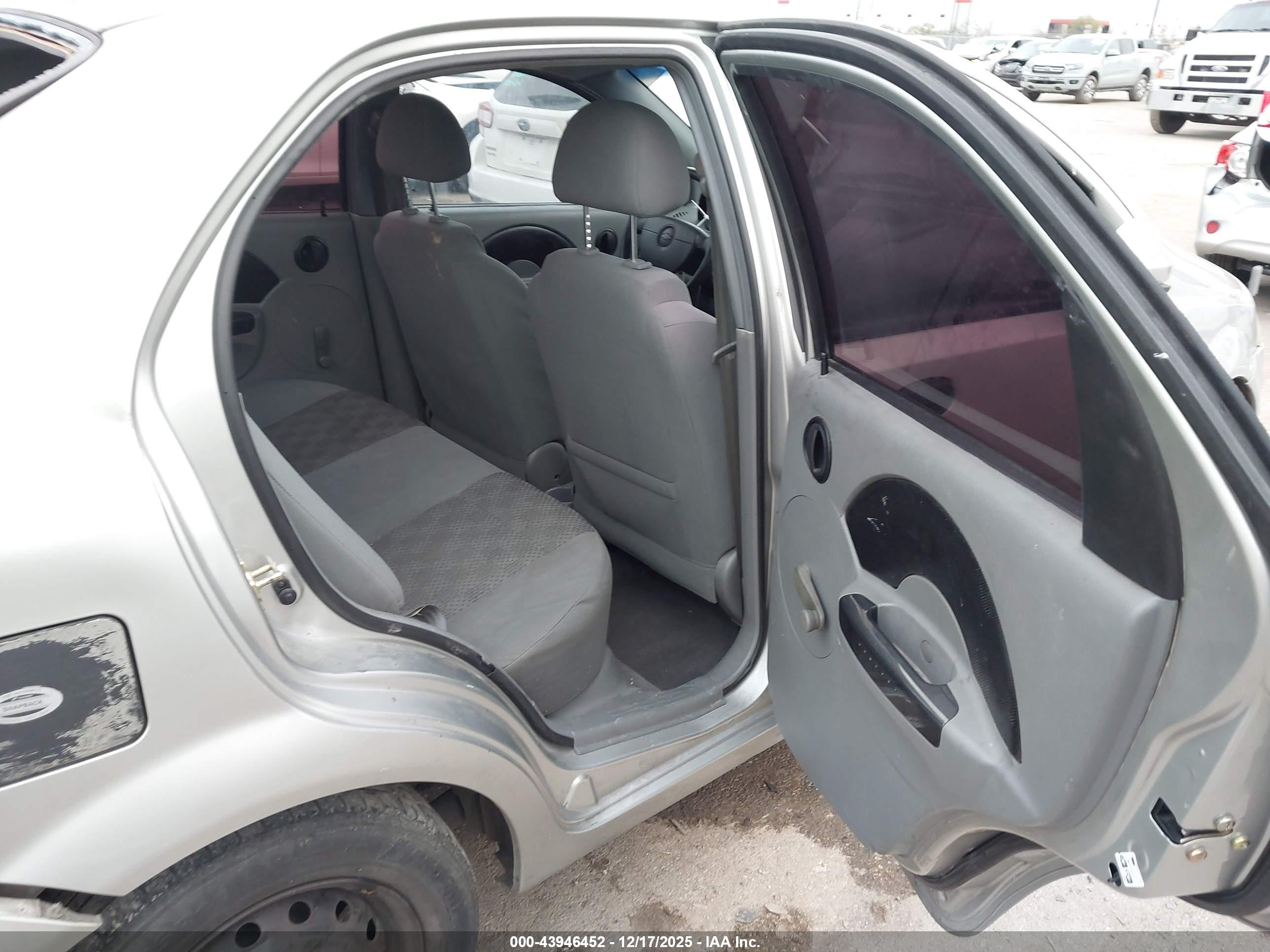CHEVROLET AVEO image 8