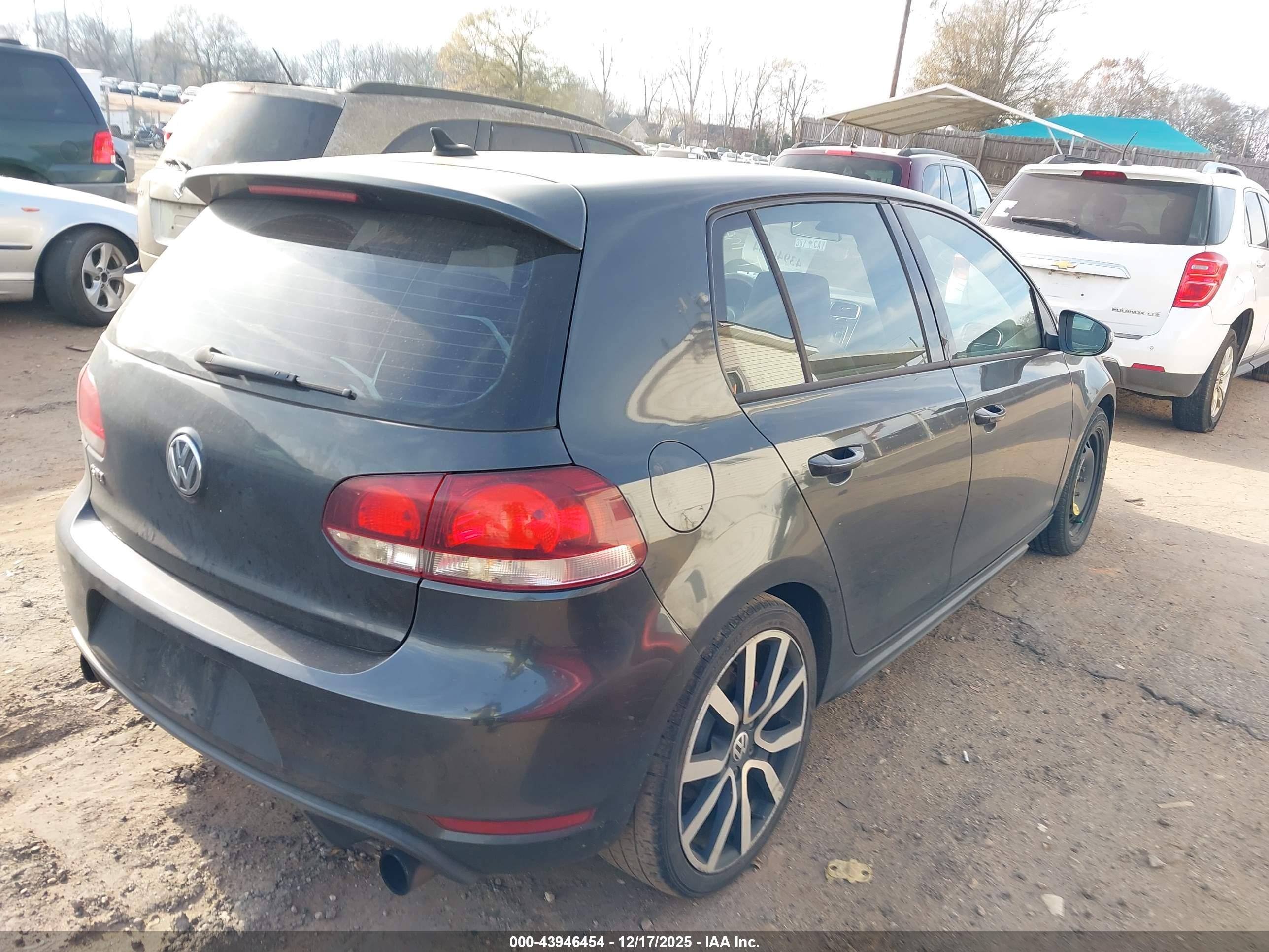 VOLKSWAGEN GTI image 4