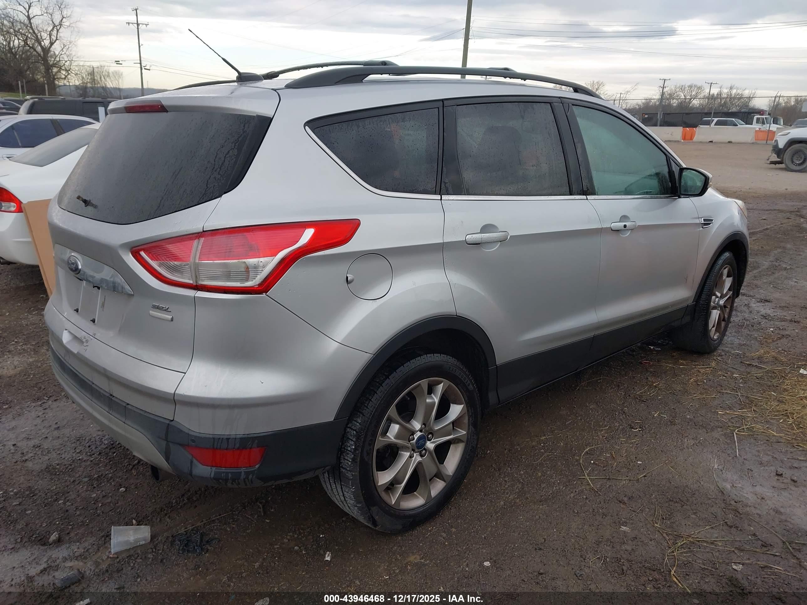 FORD ESCAPE image 4