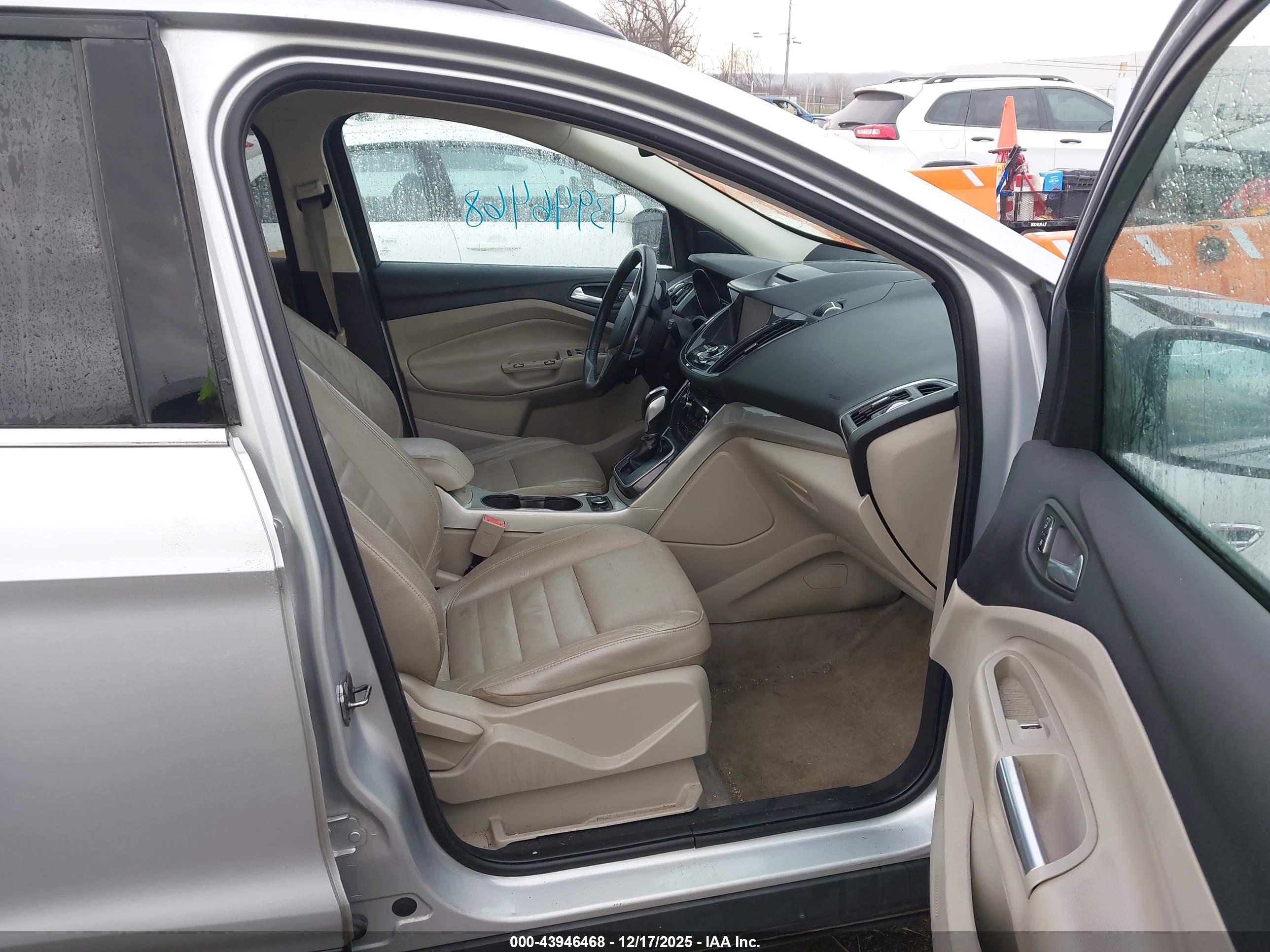 FORD ESCAPE image 5