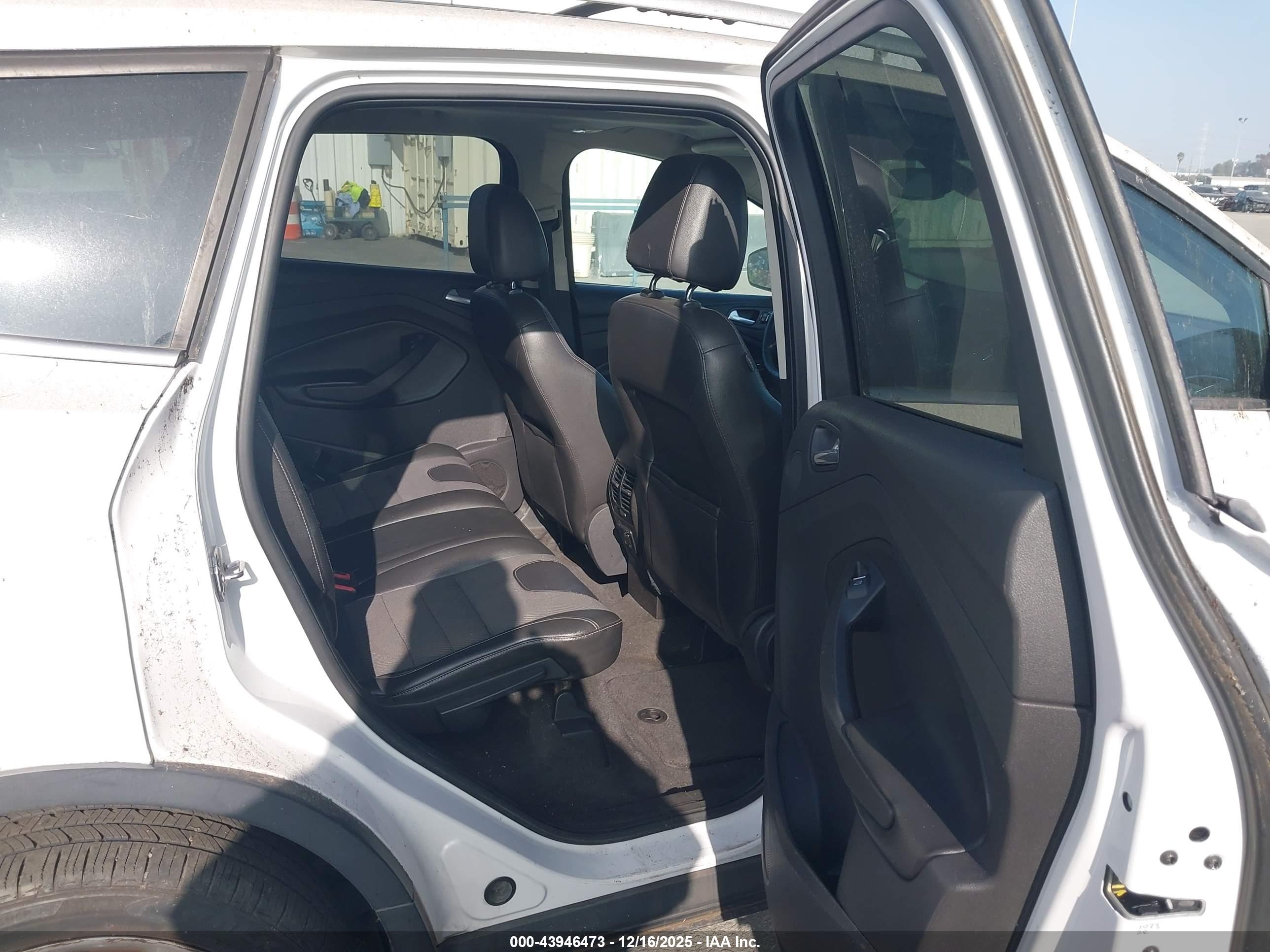 FORD ESCAPE image 8