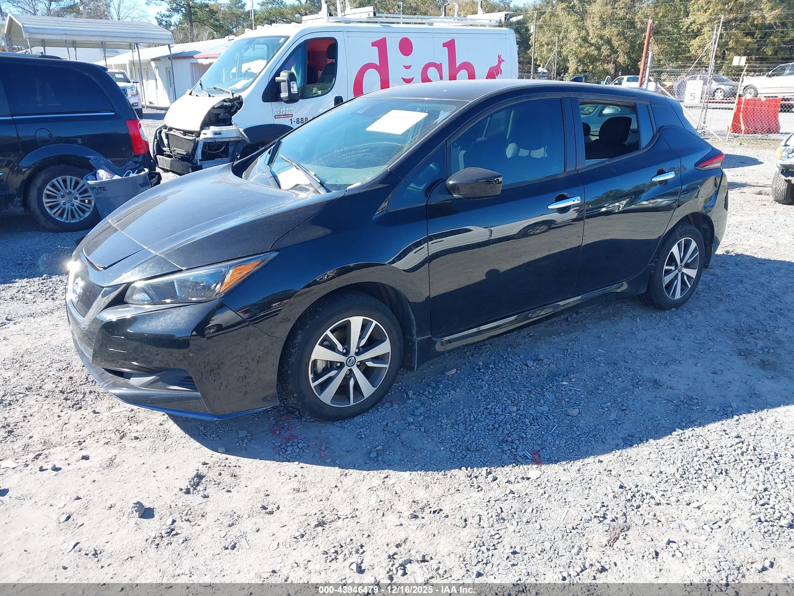 NISSAN LEAF image 2