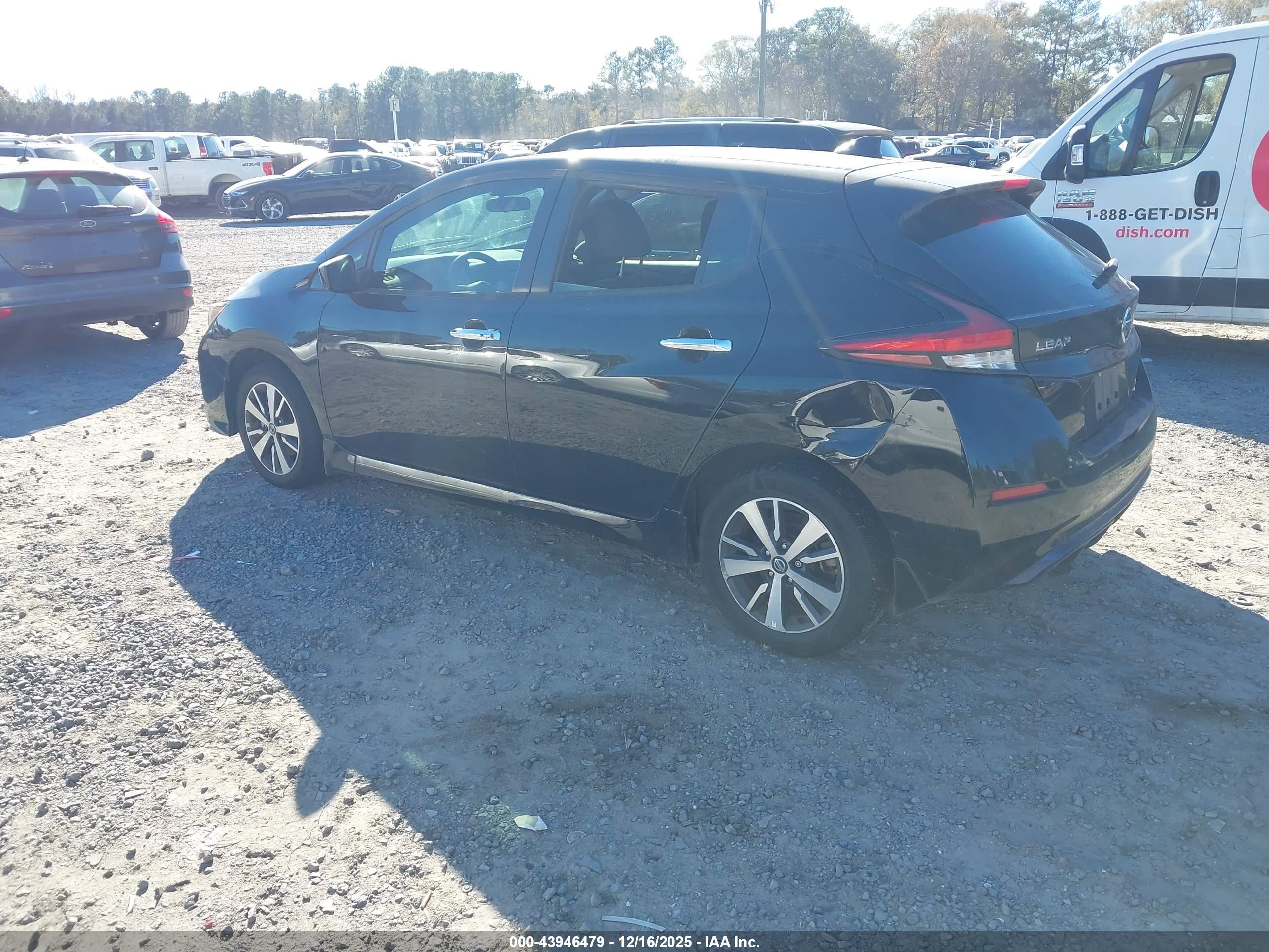 NISSAN LEAF image 3