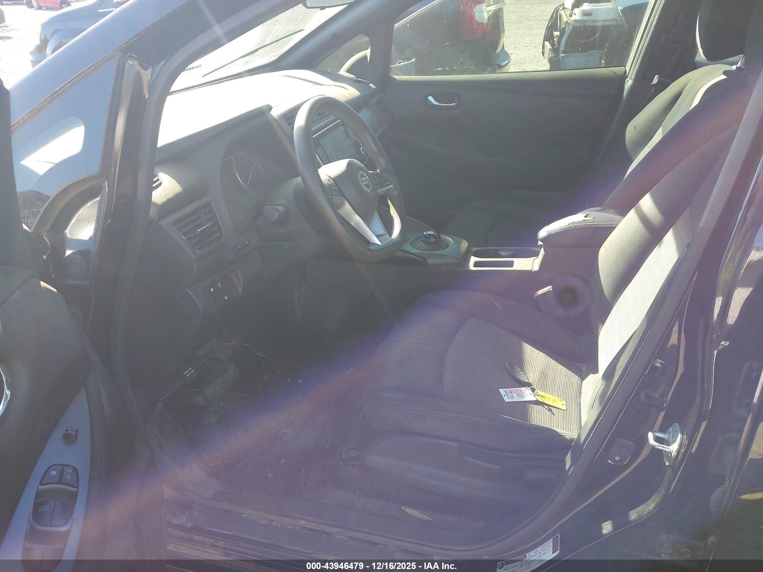 NISSAN LEAF image 5