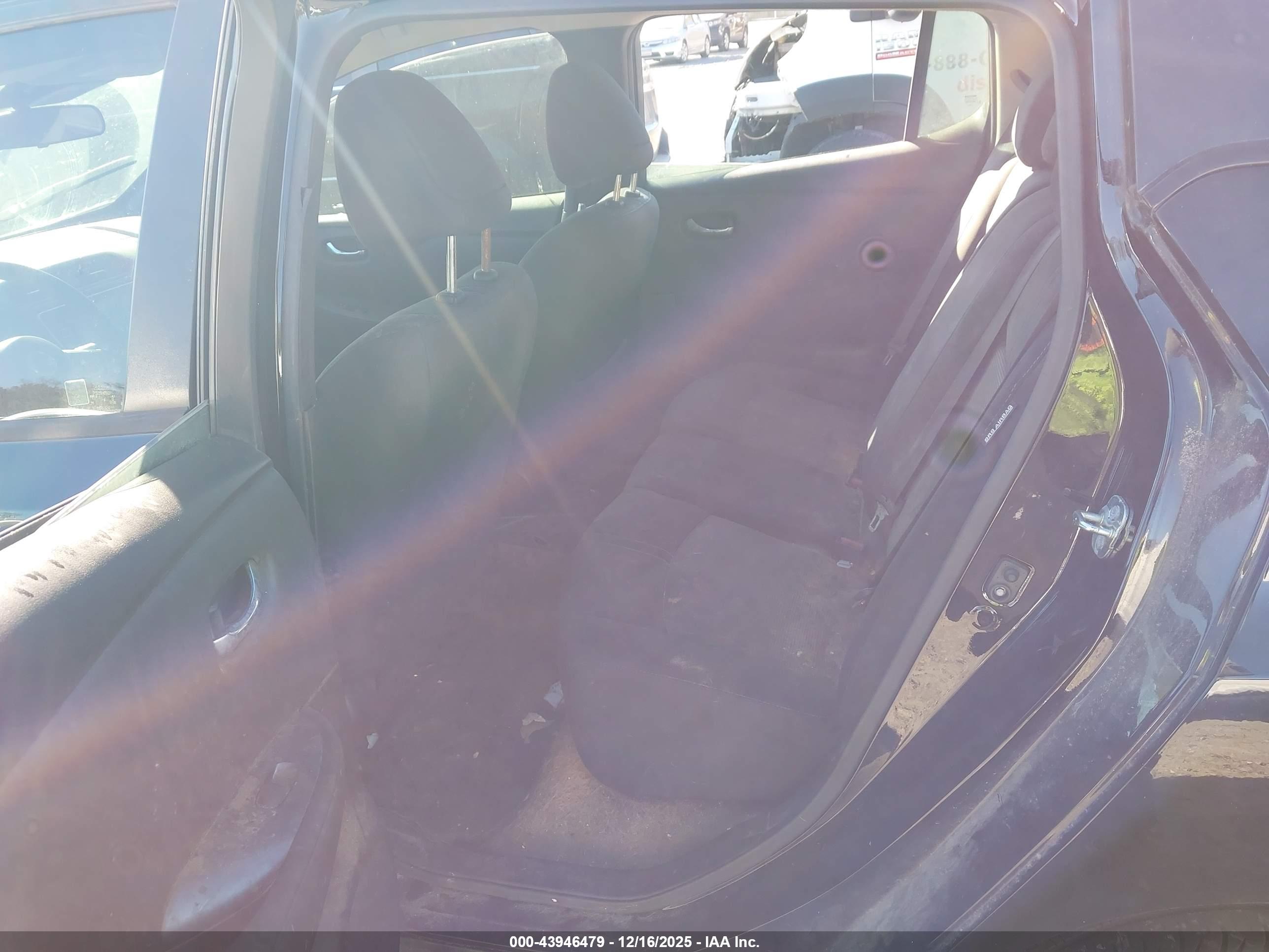 NISSAN LEAF image 8
