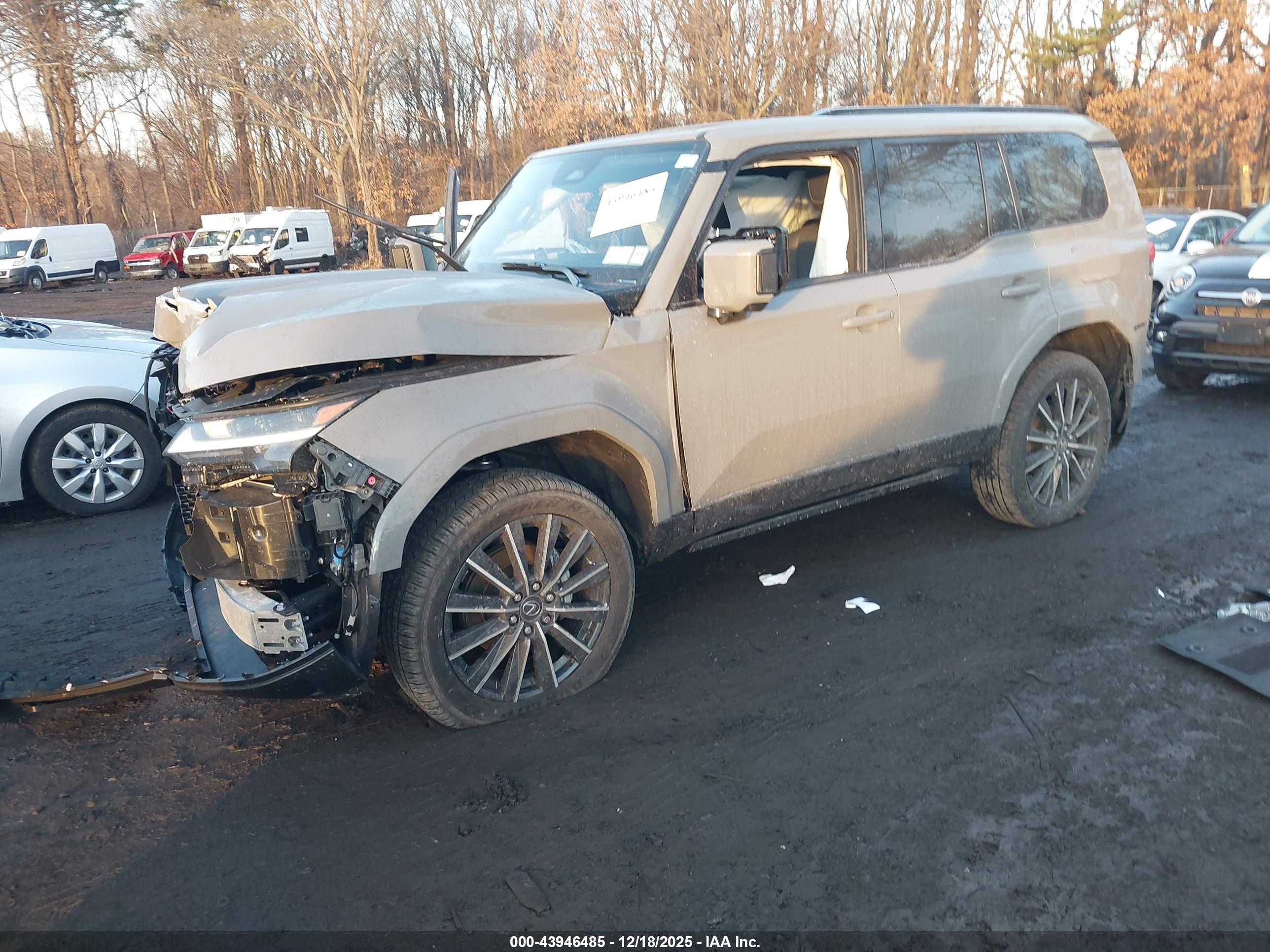 LEXUS GX image 2