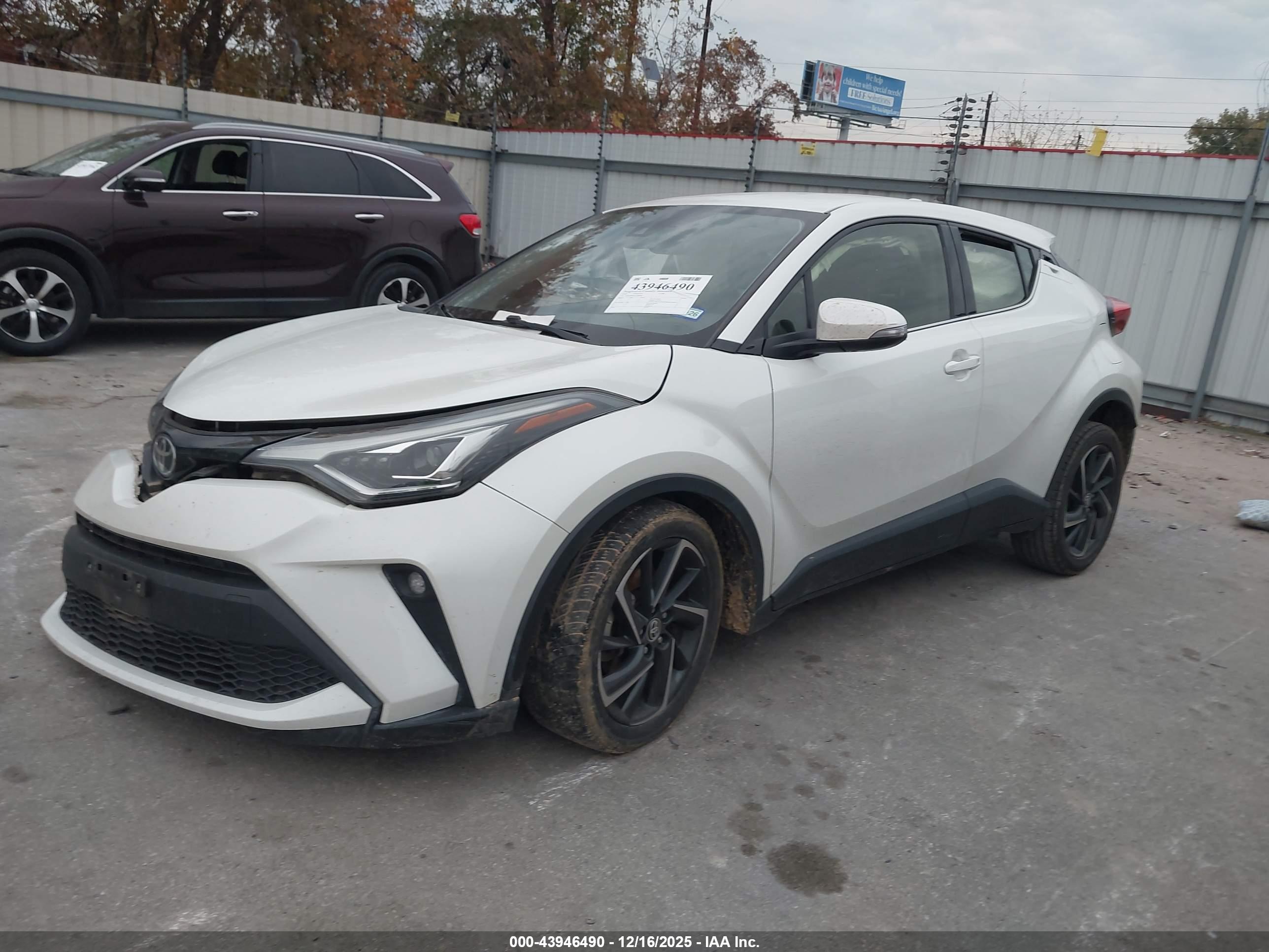 TOYOTA C-HR image 2