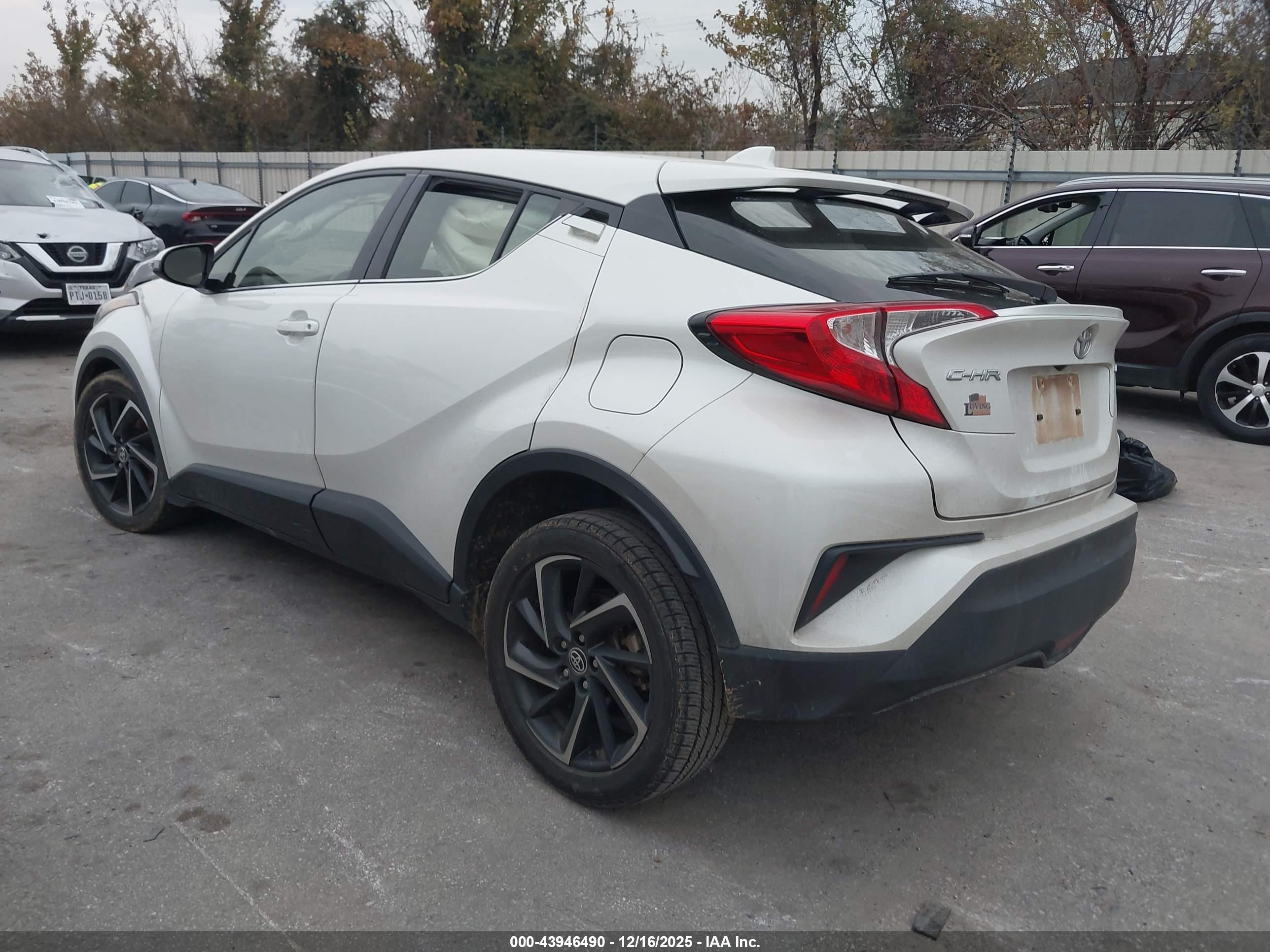 TOYOTA C-HR image 3