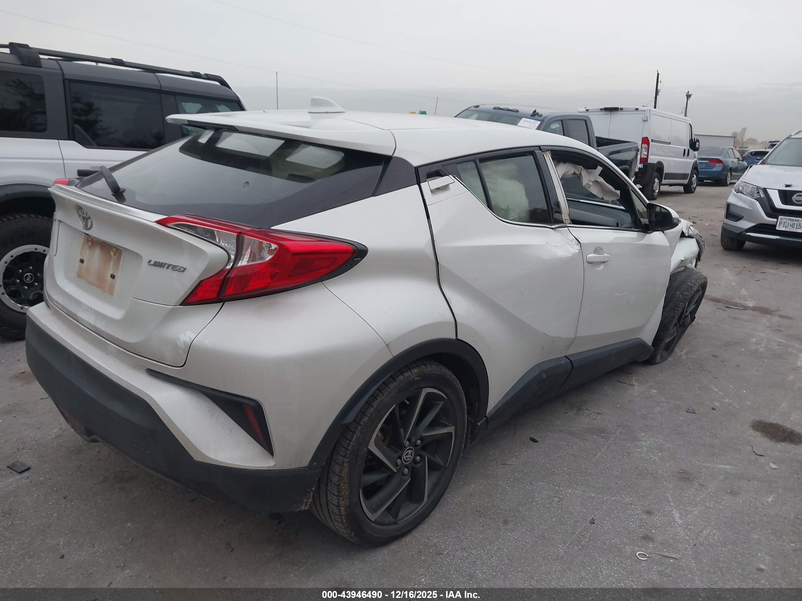 TOYOTA C-HR image 4