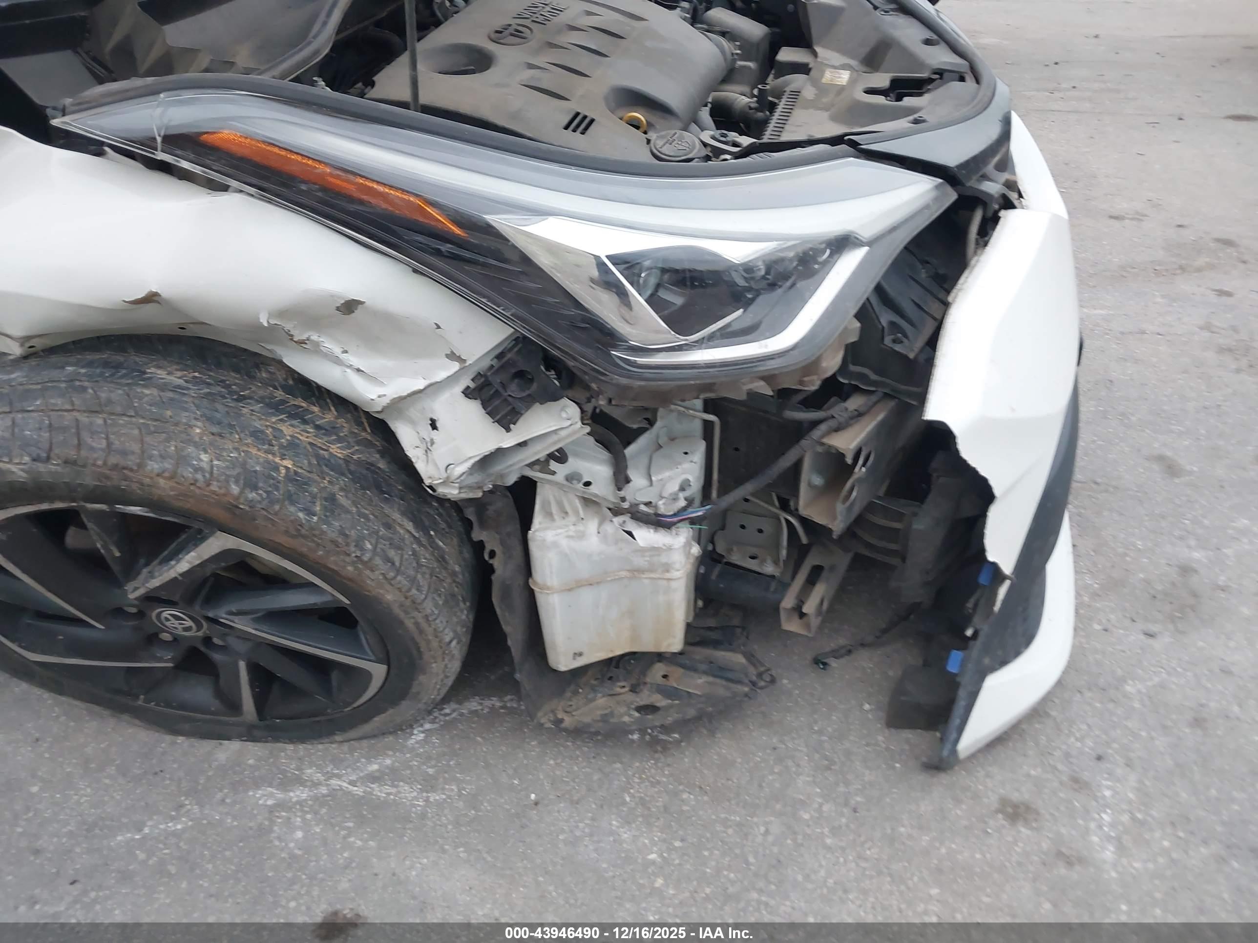 TOYOTA C-HR image 6