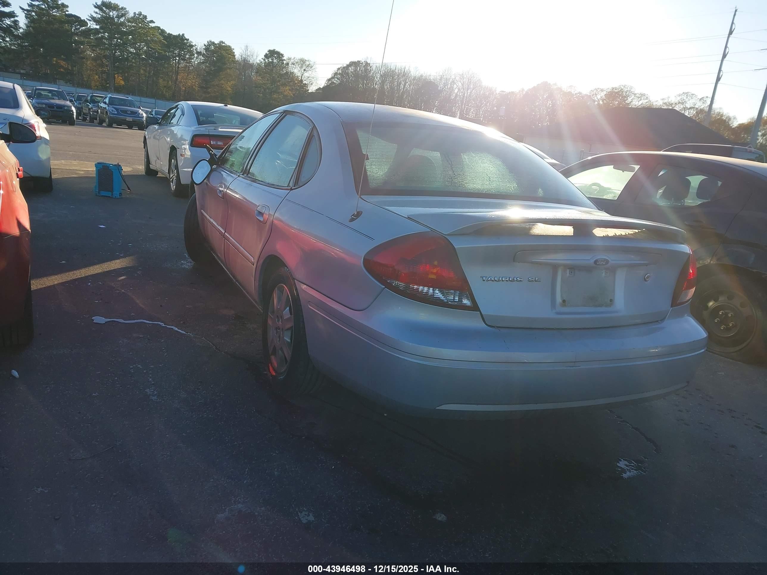 FORD TAURUS image 3