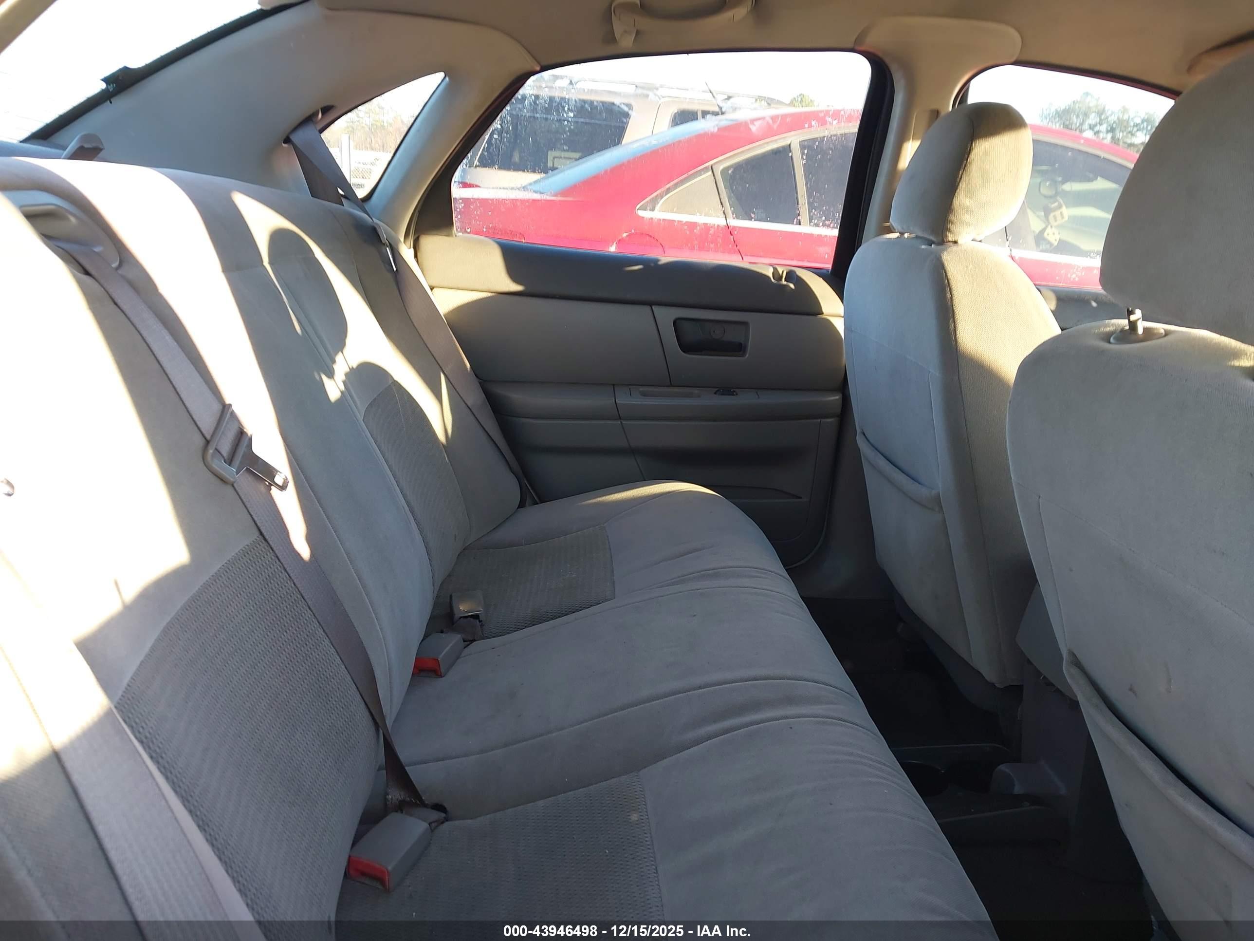 FORD TAURUS image 8