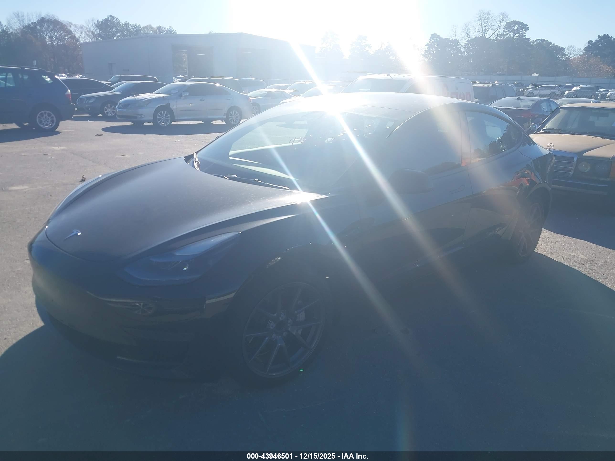 TESLA MODEL image 2