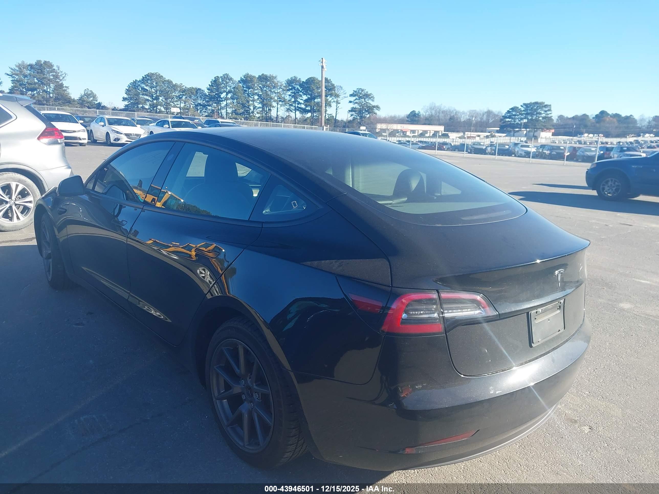TESLA MODEL image 3