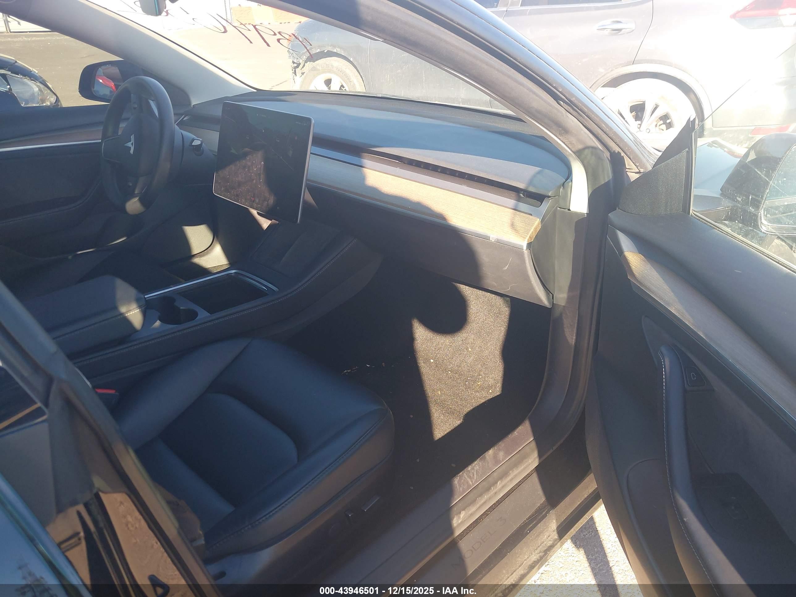 TESLA MODEL image 5