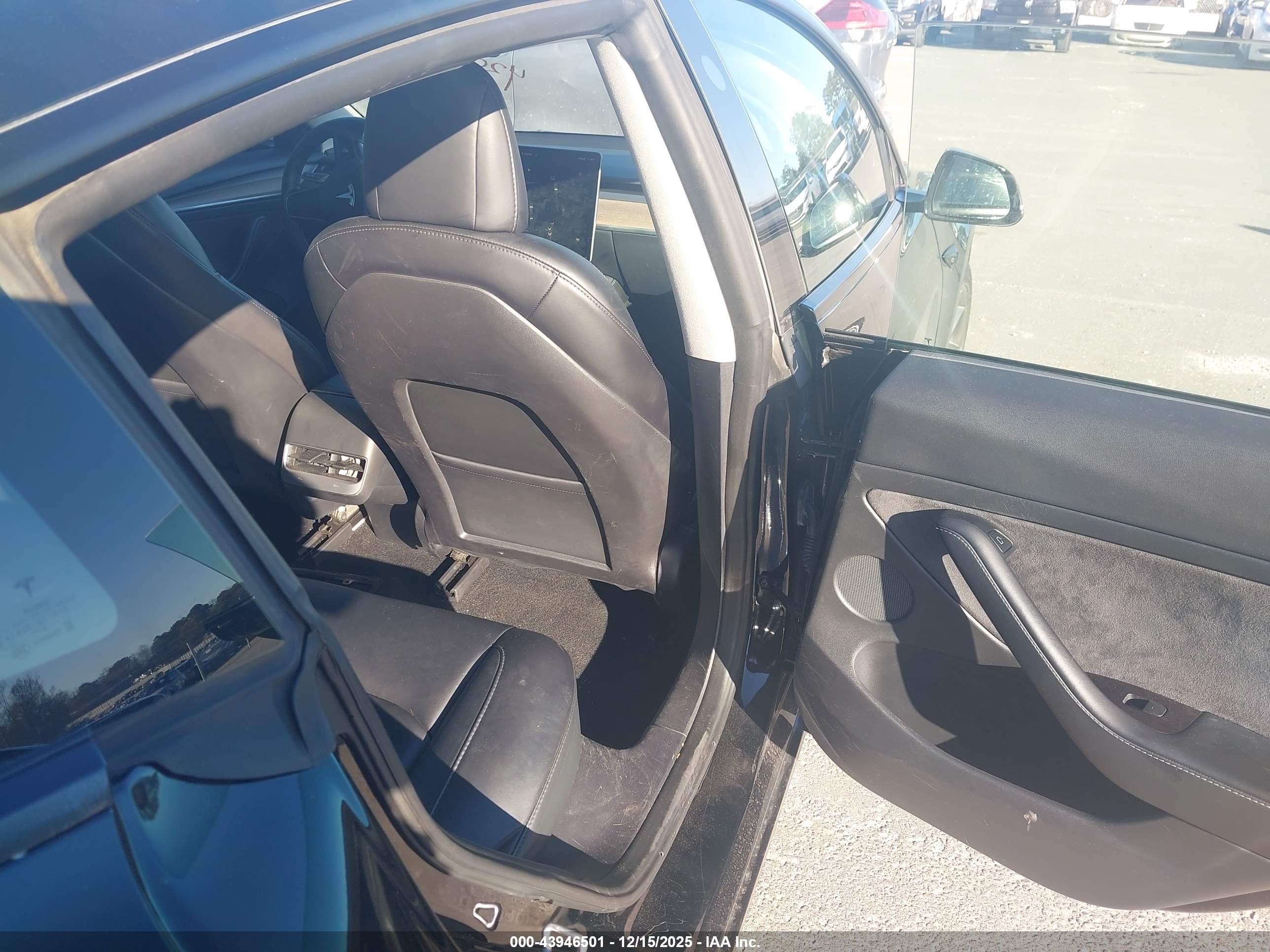 TESLA MODEL image 8
