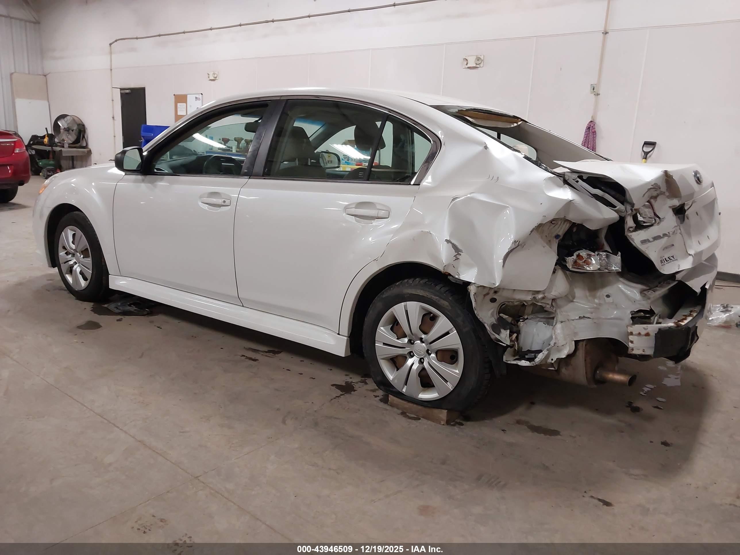 SUBARU LEGACY image 3