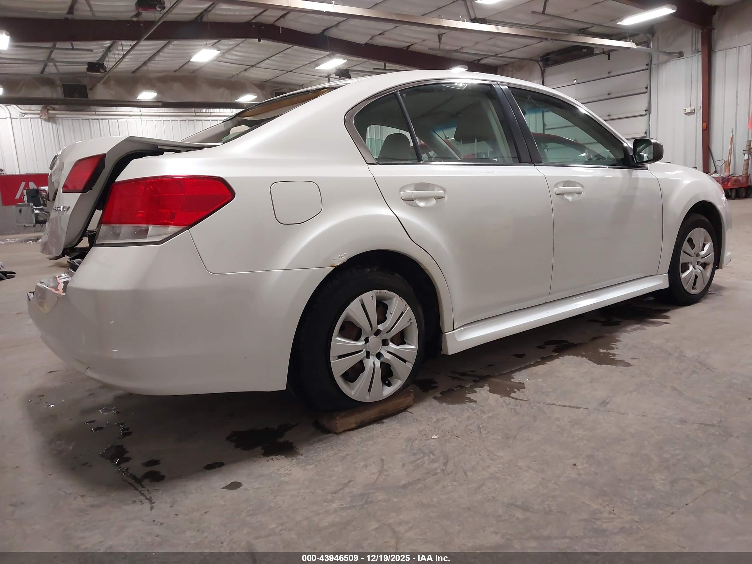 SUBARU LEGACY image 4