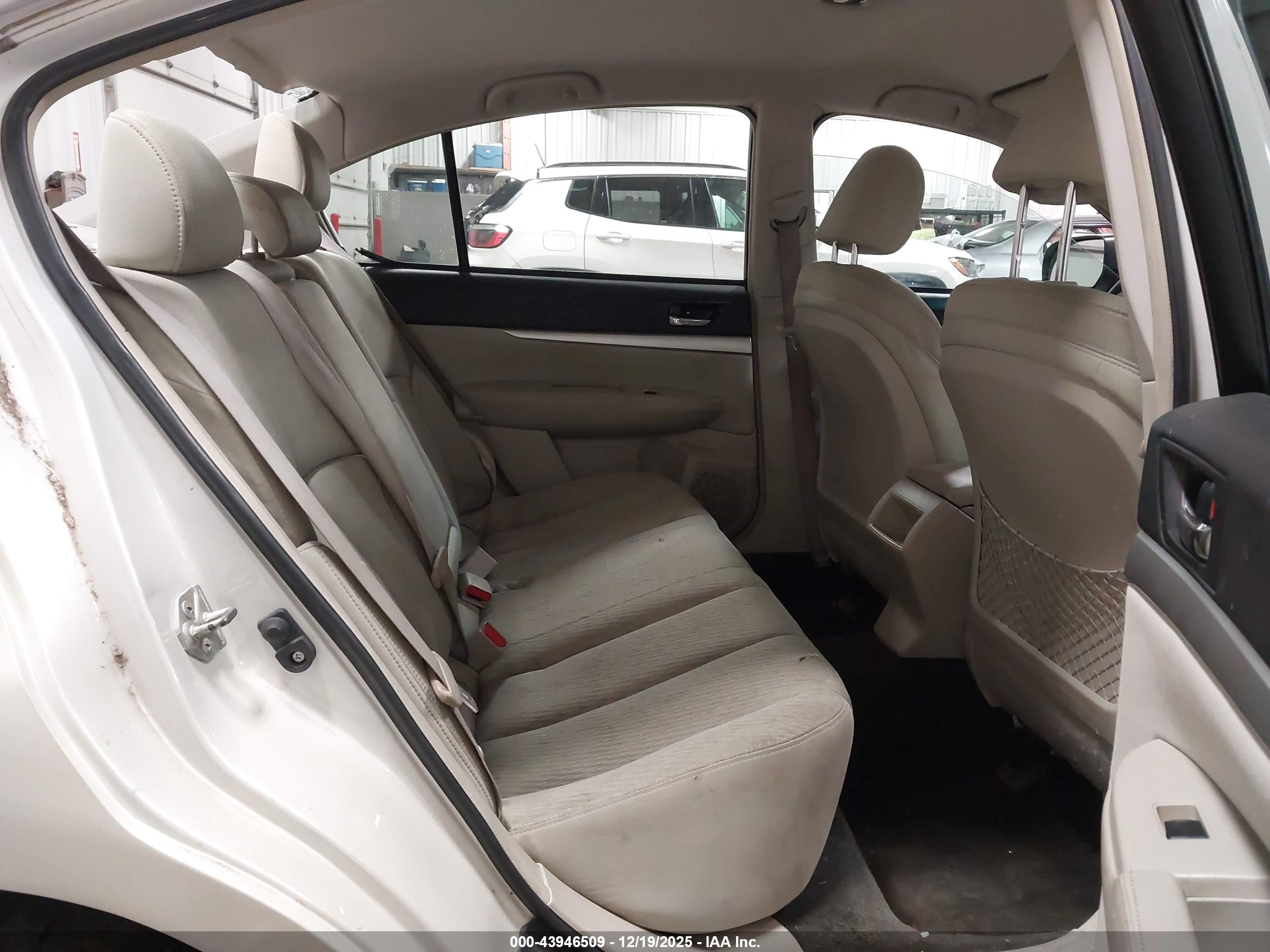 SUBARU LEGACY image 8