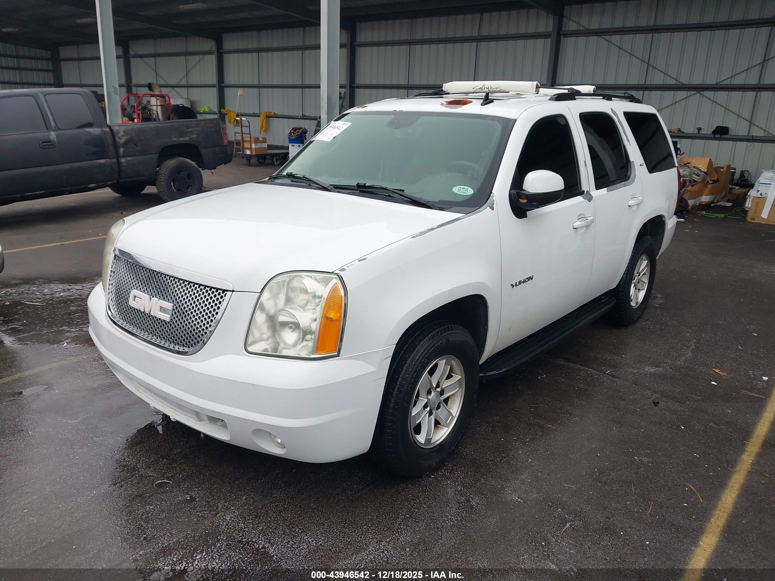 GMC YUKON image 2