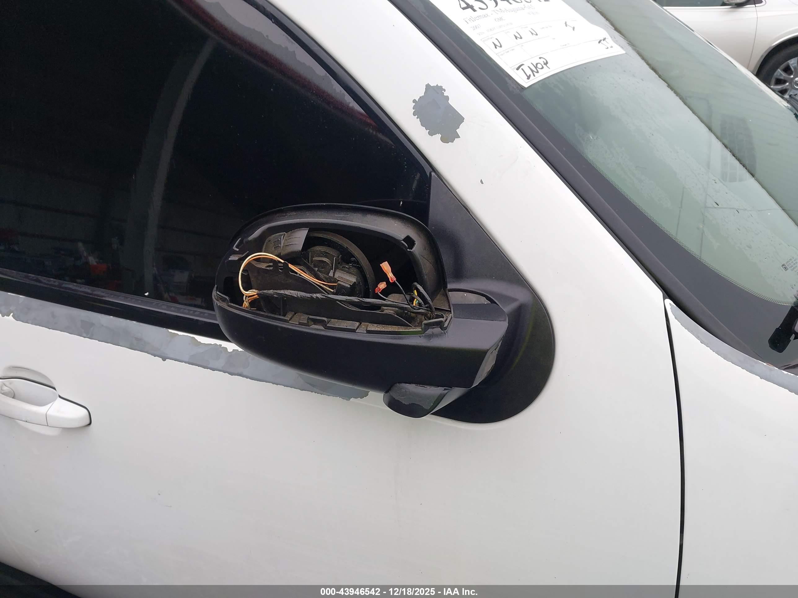 GMC YUKON image 6