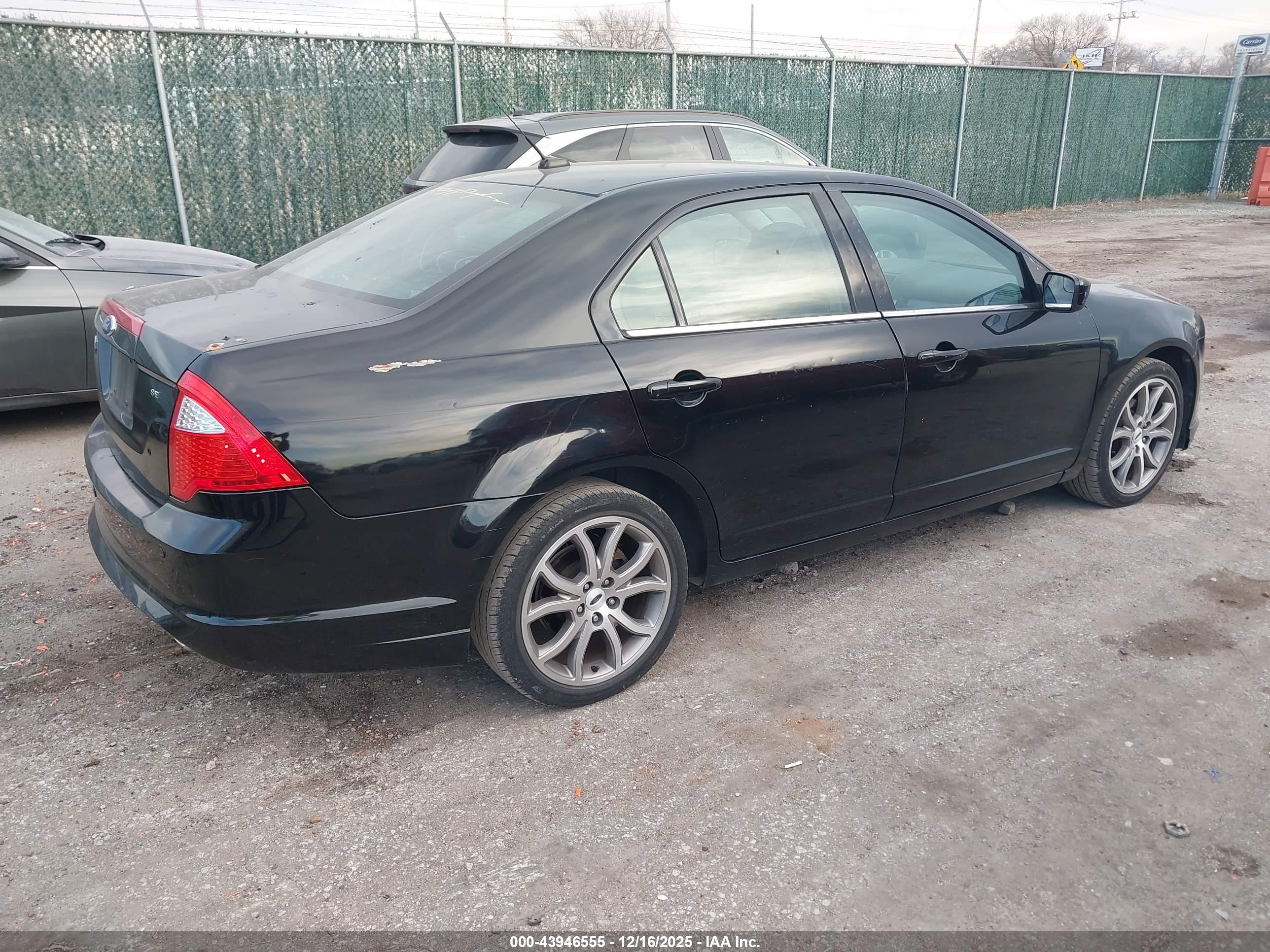 FORD FUSION image 4
