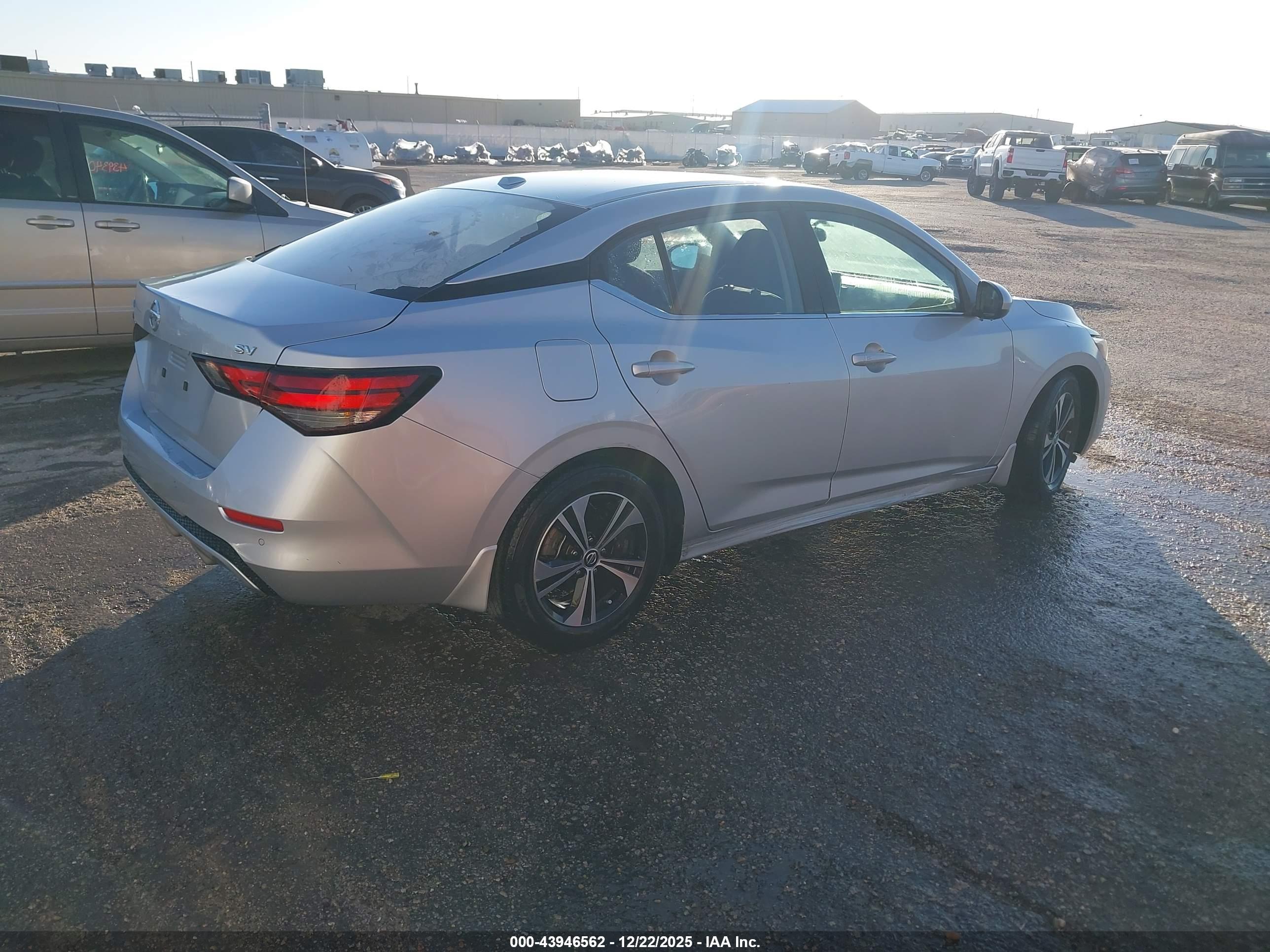 NISSAN SENTRA image 4