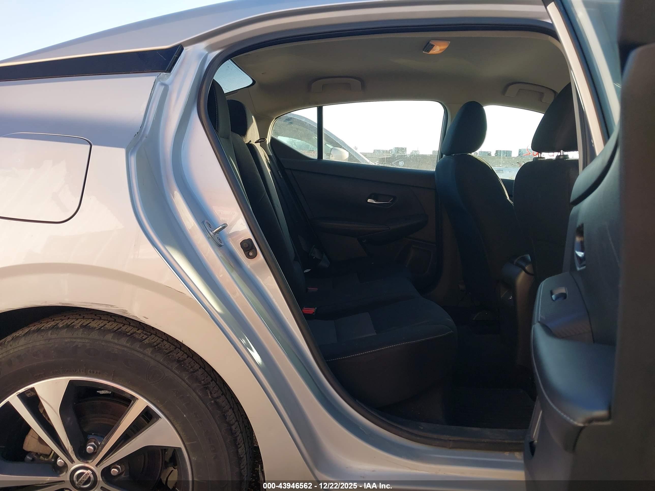NISSAN SENTRA image 8