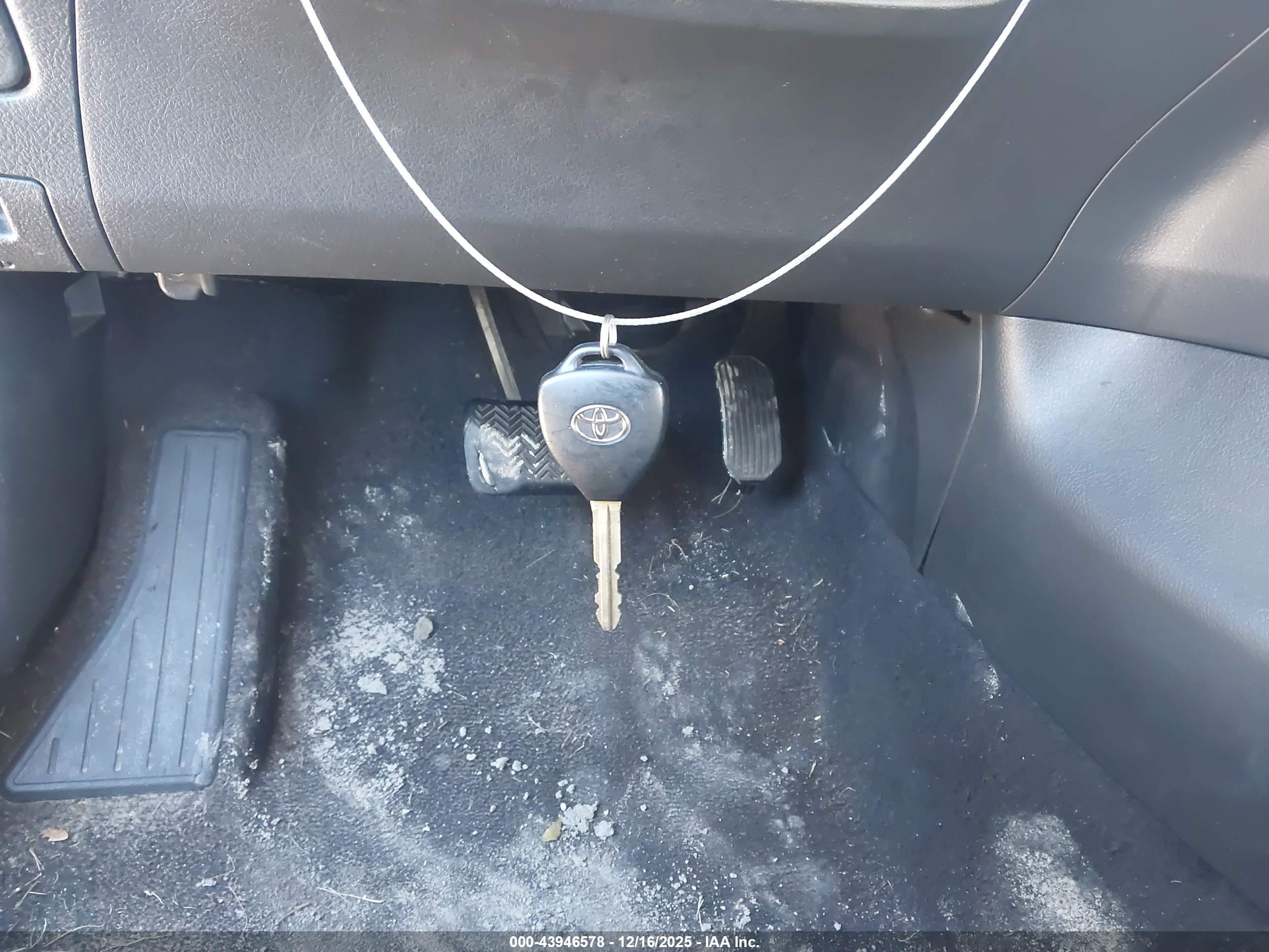 TOYOTA COROLLA image 11