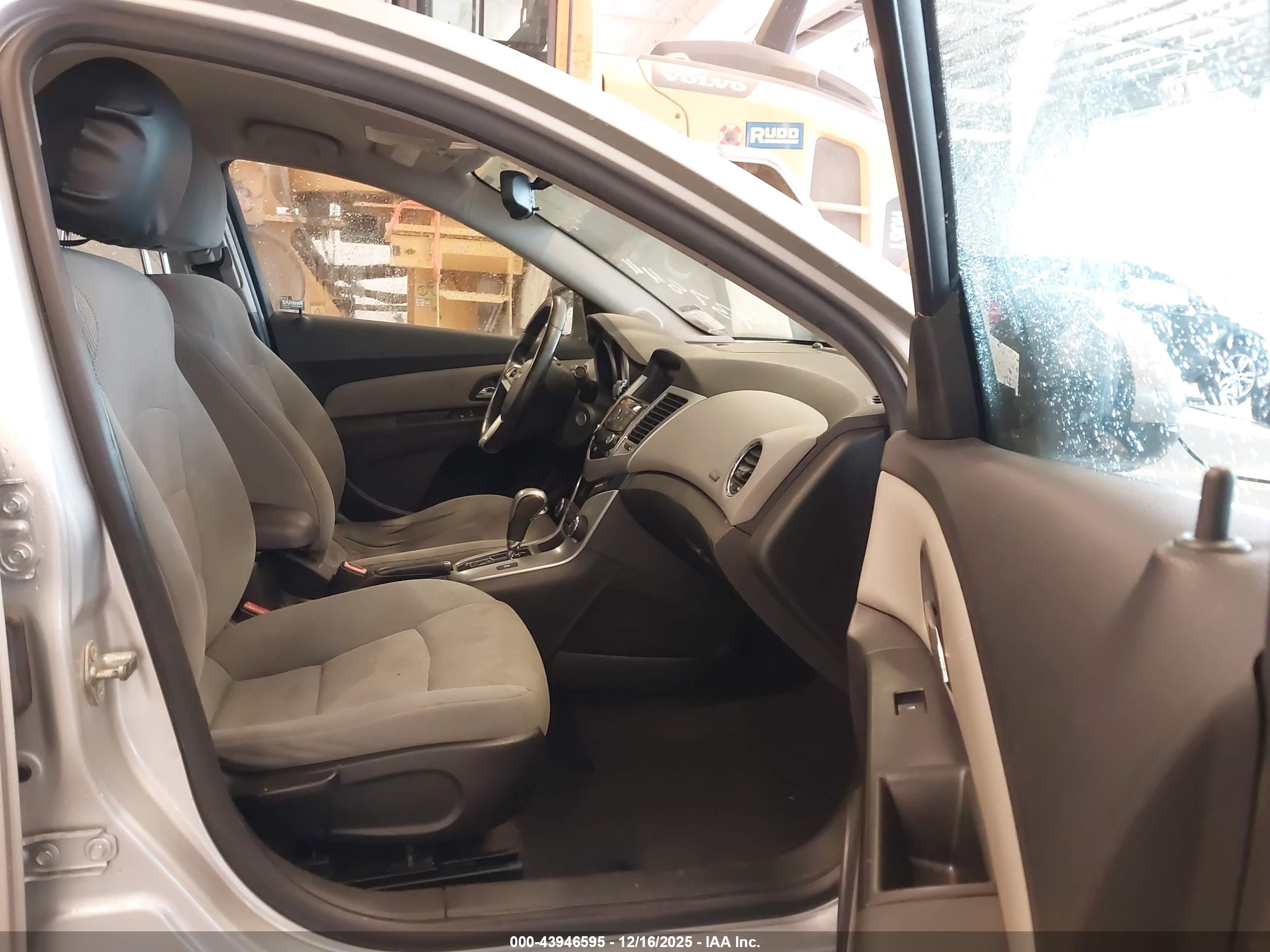 CHEVROLET CRUZE image 5