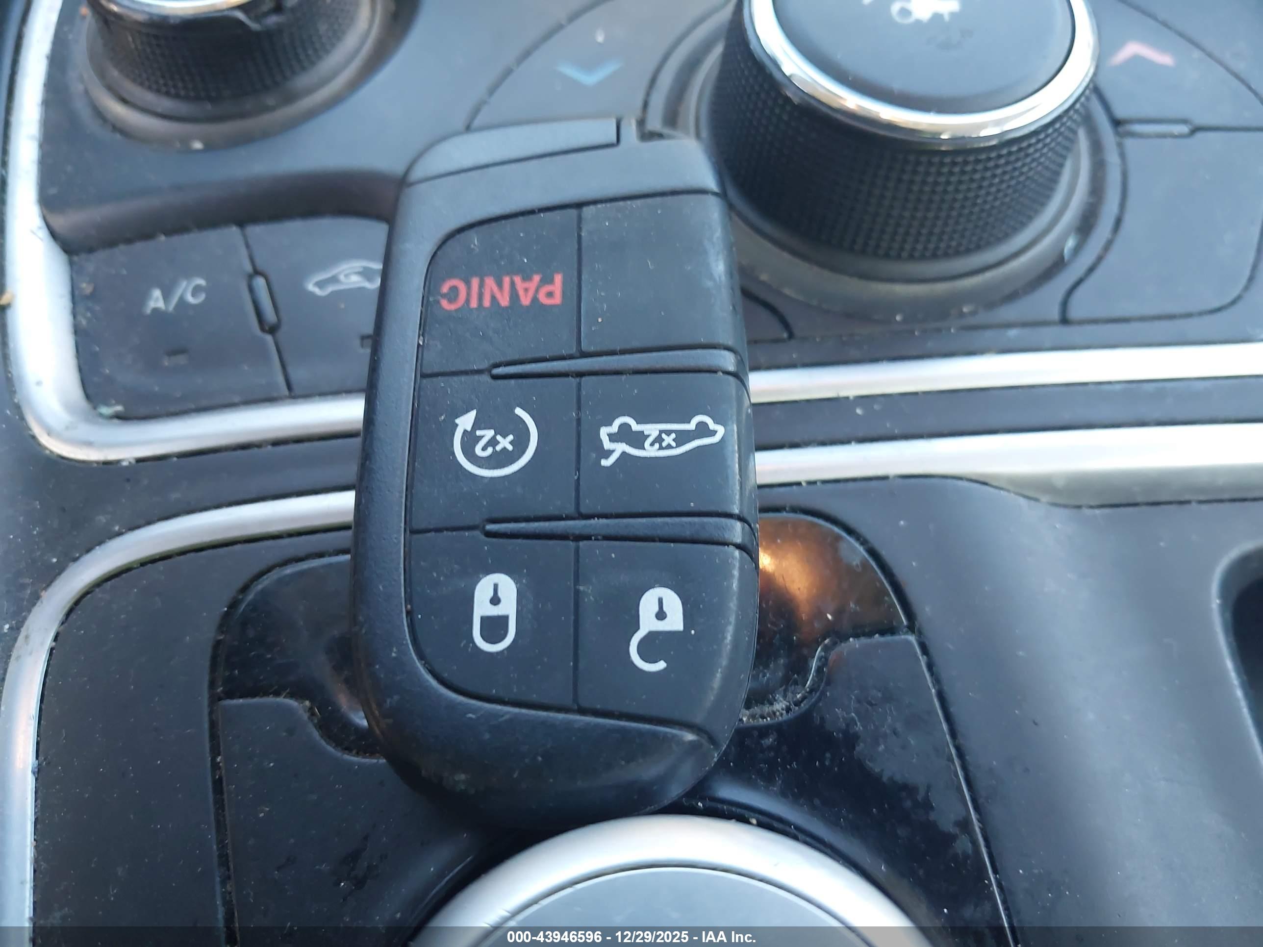 CHRYSLER 200 image 11