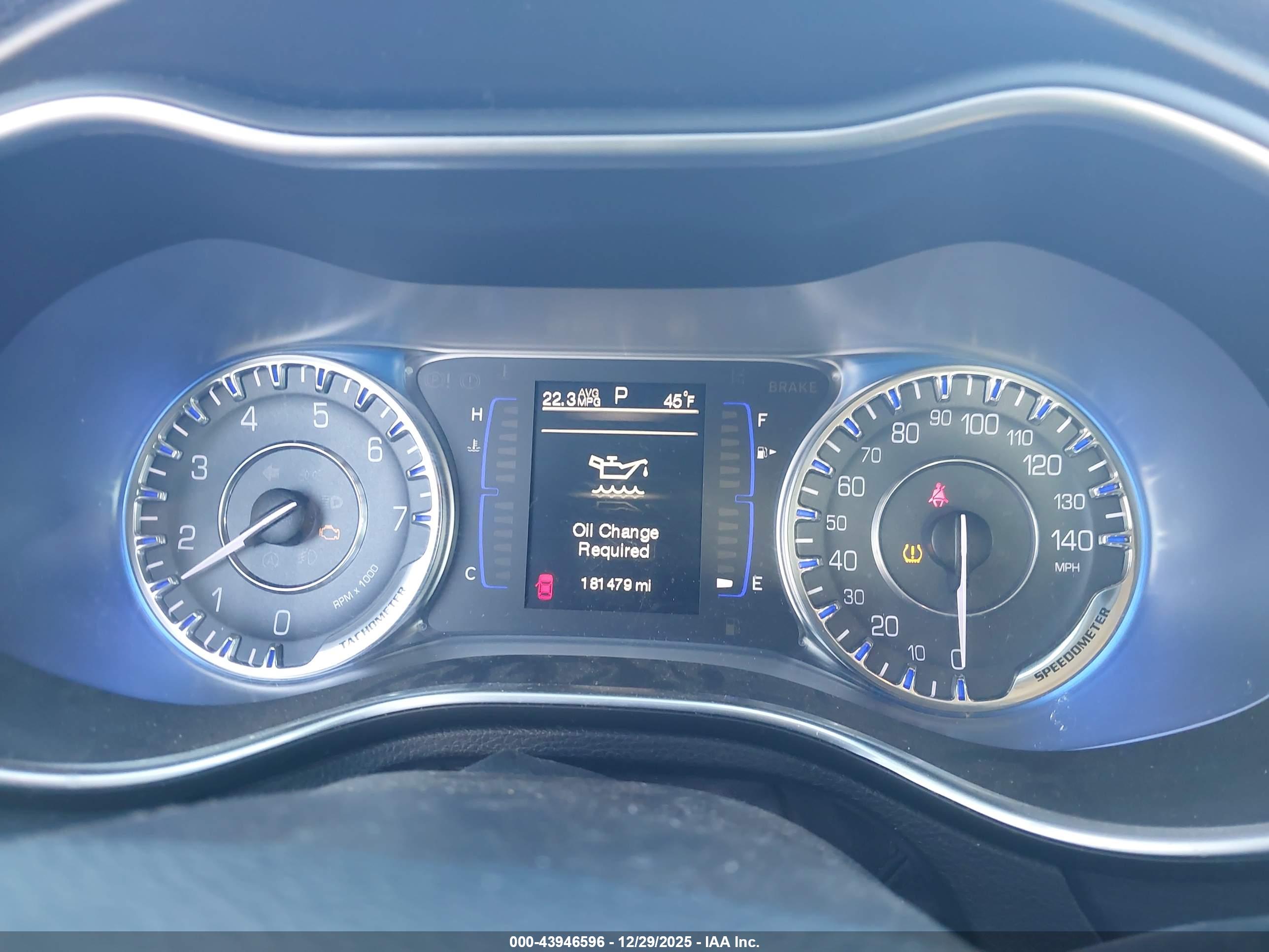 CHRYSLER 200 image 7